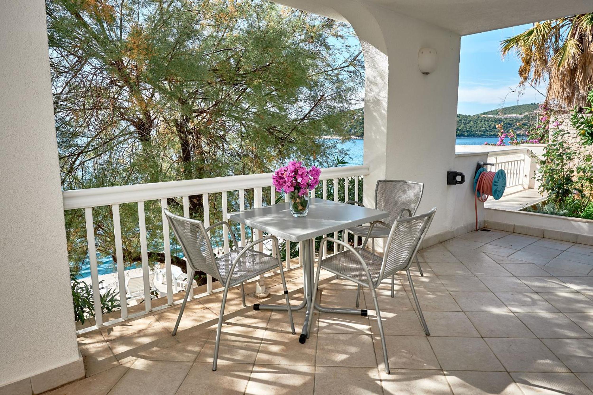 Studio Apartment with Sea View photo 3