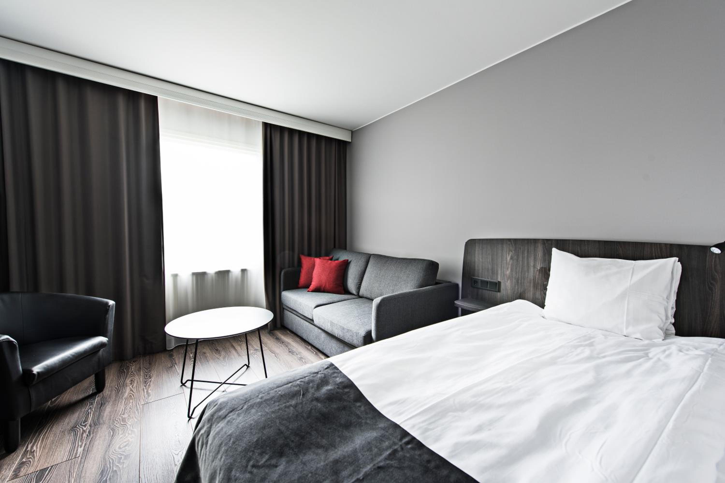 Single Room with Sofa Bed - Photo 5