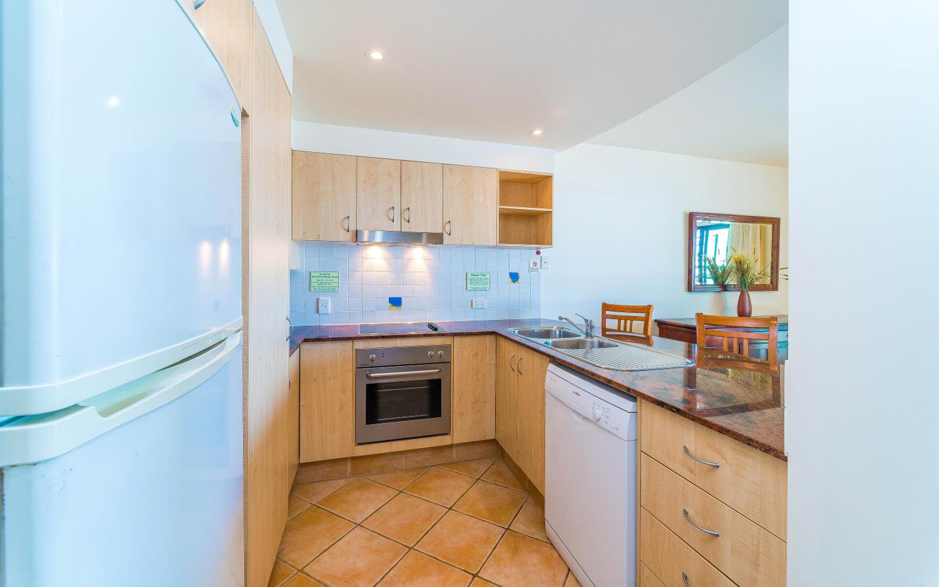 1 Bdrm Ocean View Ground Floor Apt - Photo 12