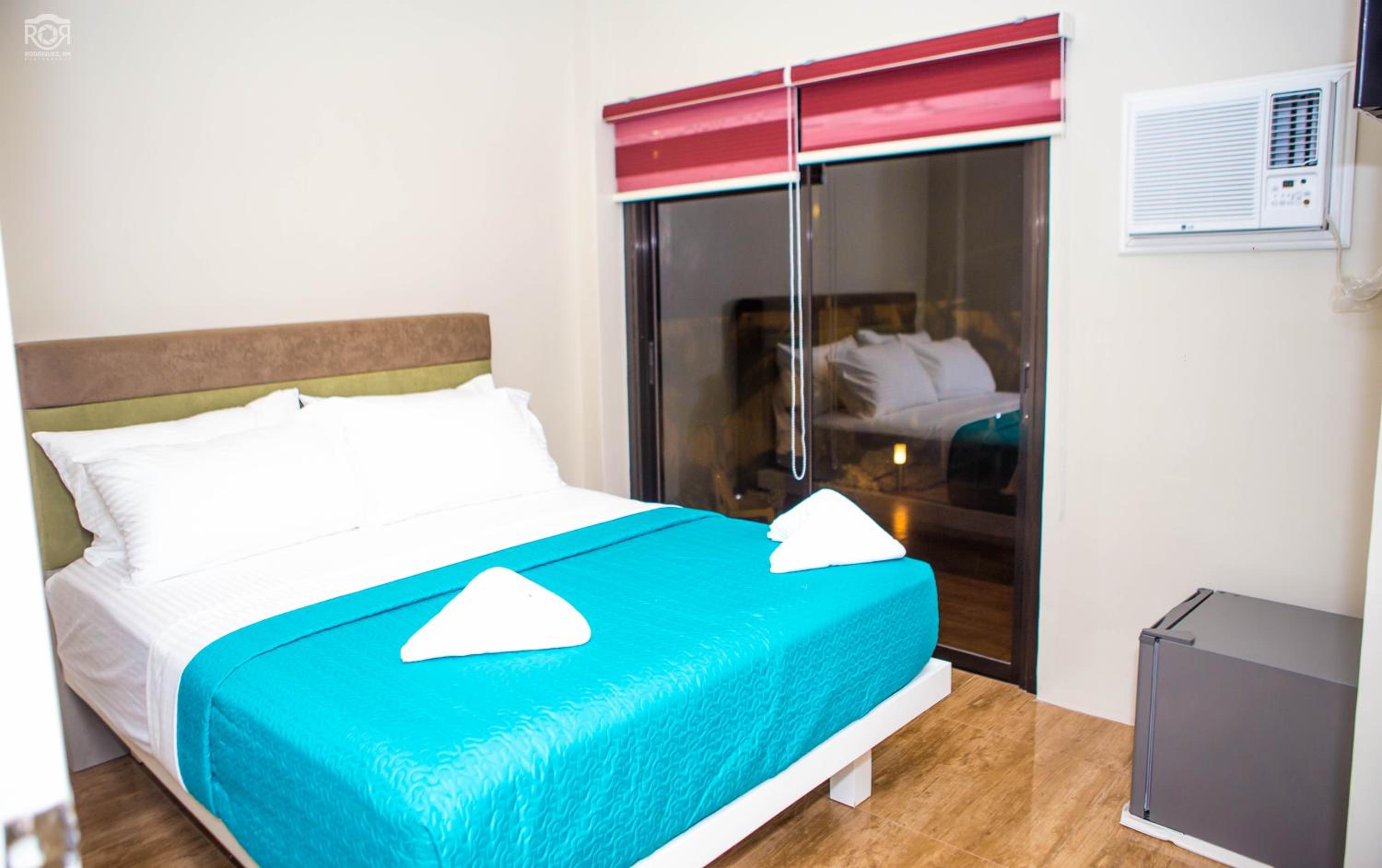 Queen Room with Pool View photo 1