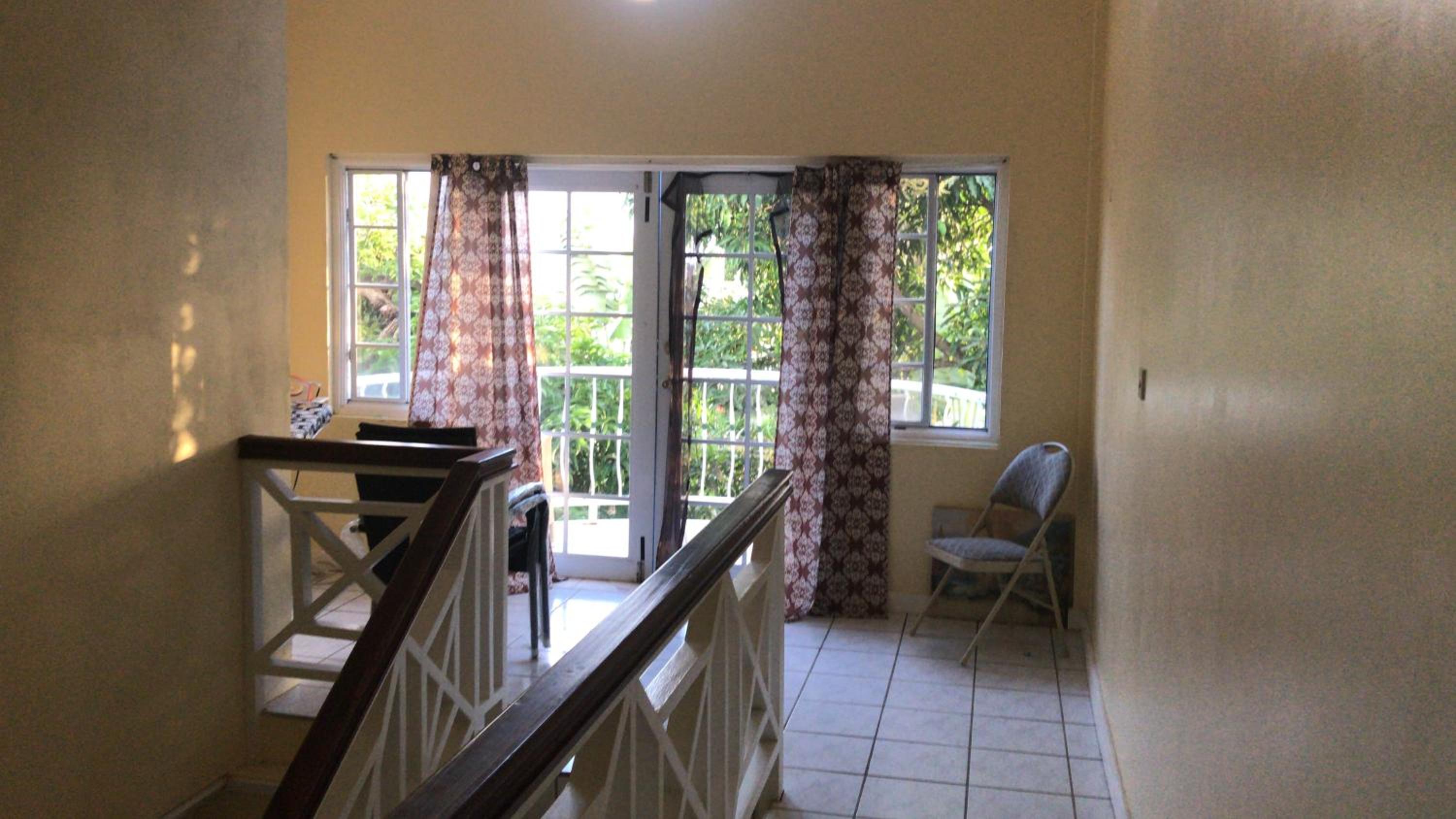 Queen Room photo 2