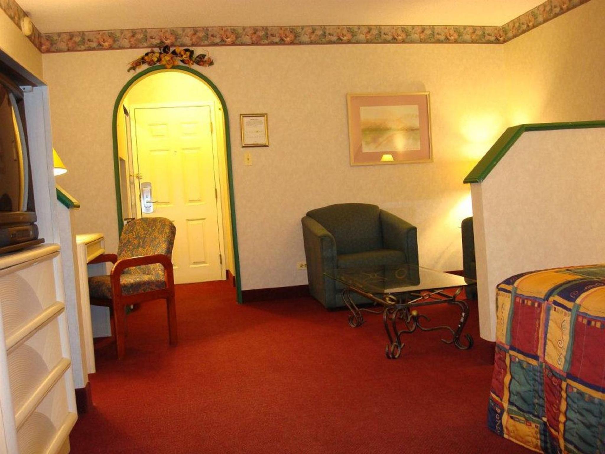 King Room with Sofa Bed - Photo 2