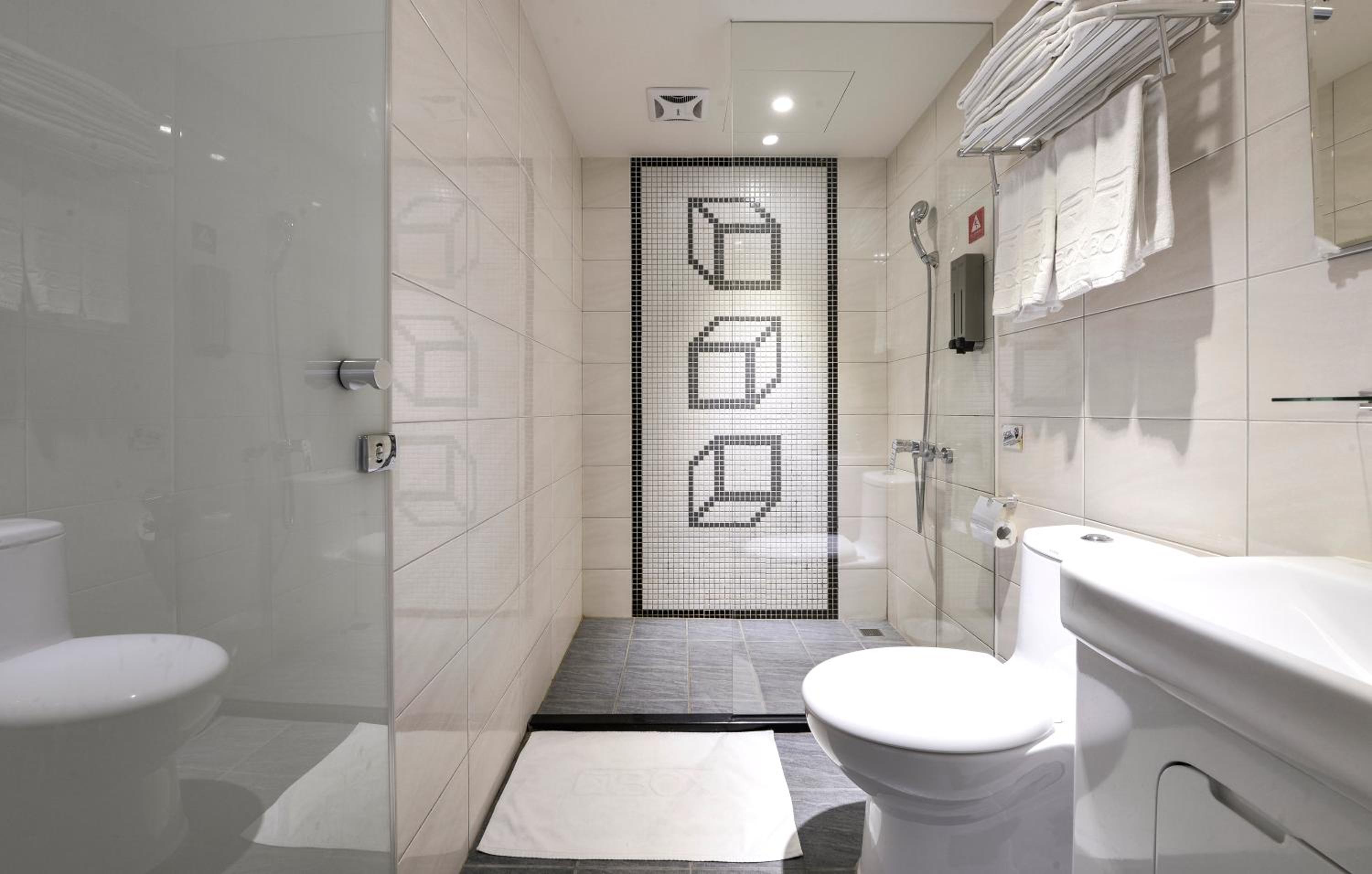 Quadruple Room with Private Bathroom (Bunk Bed) photo 3