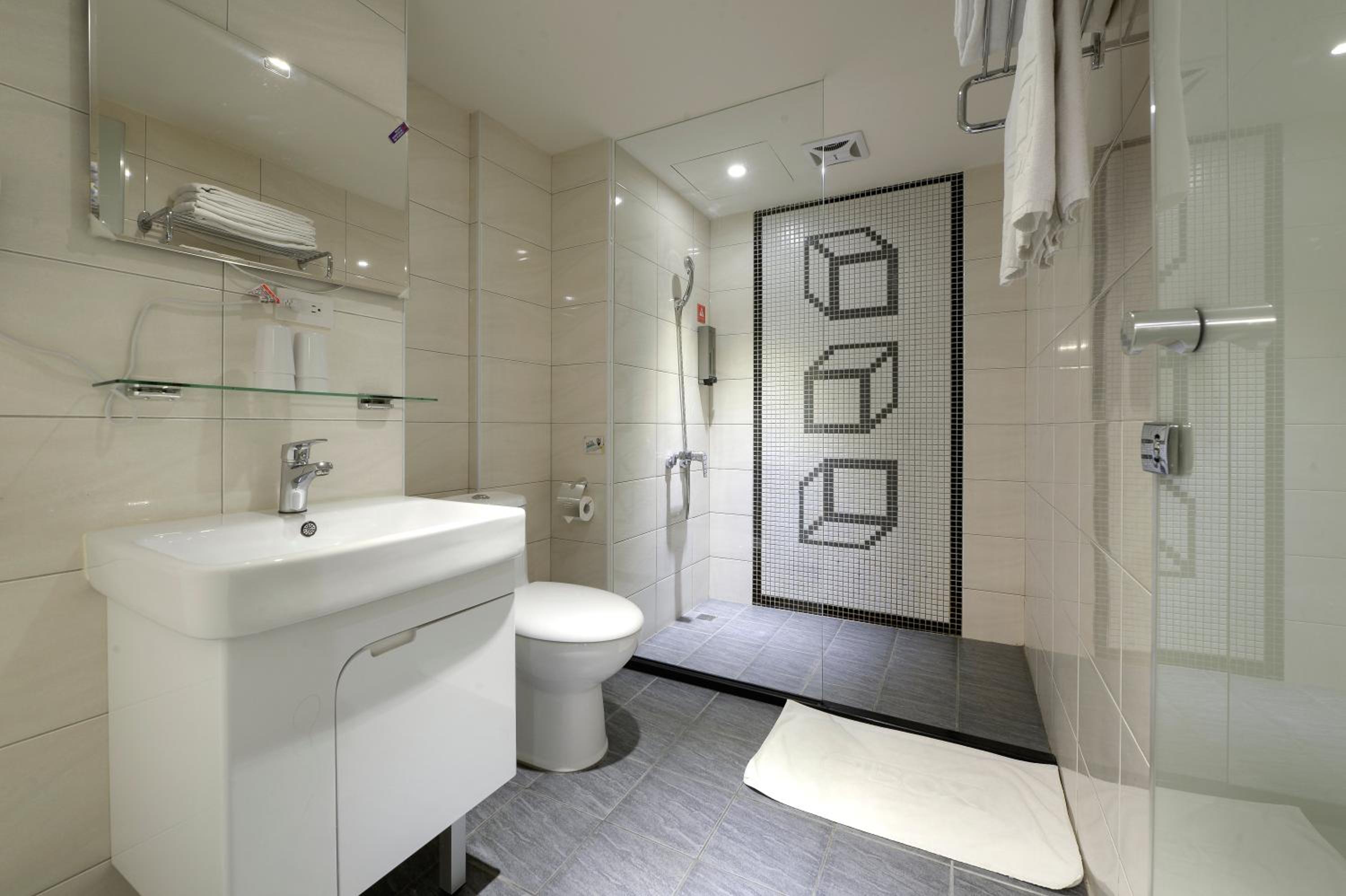 Twin Room with Shower photo 1