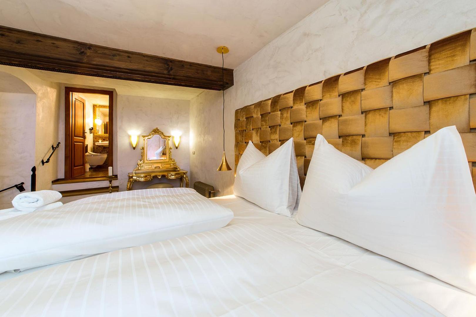 King Suite with Spa Bath and Balcony with Castle View - Photo 9