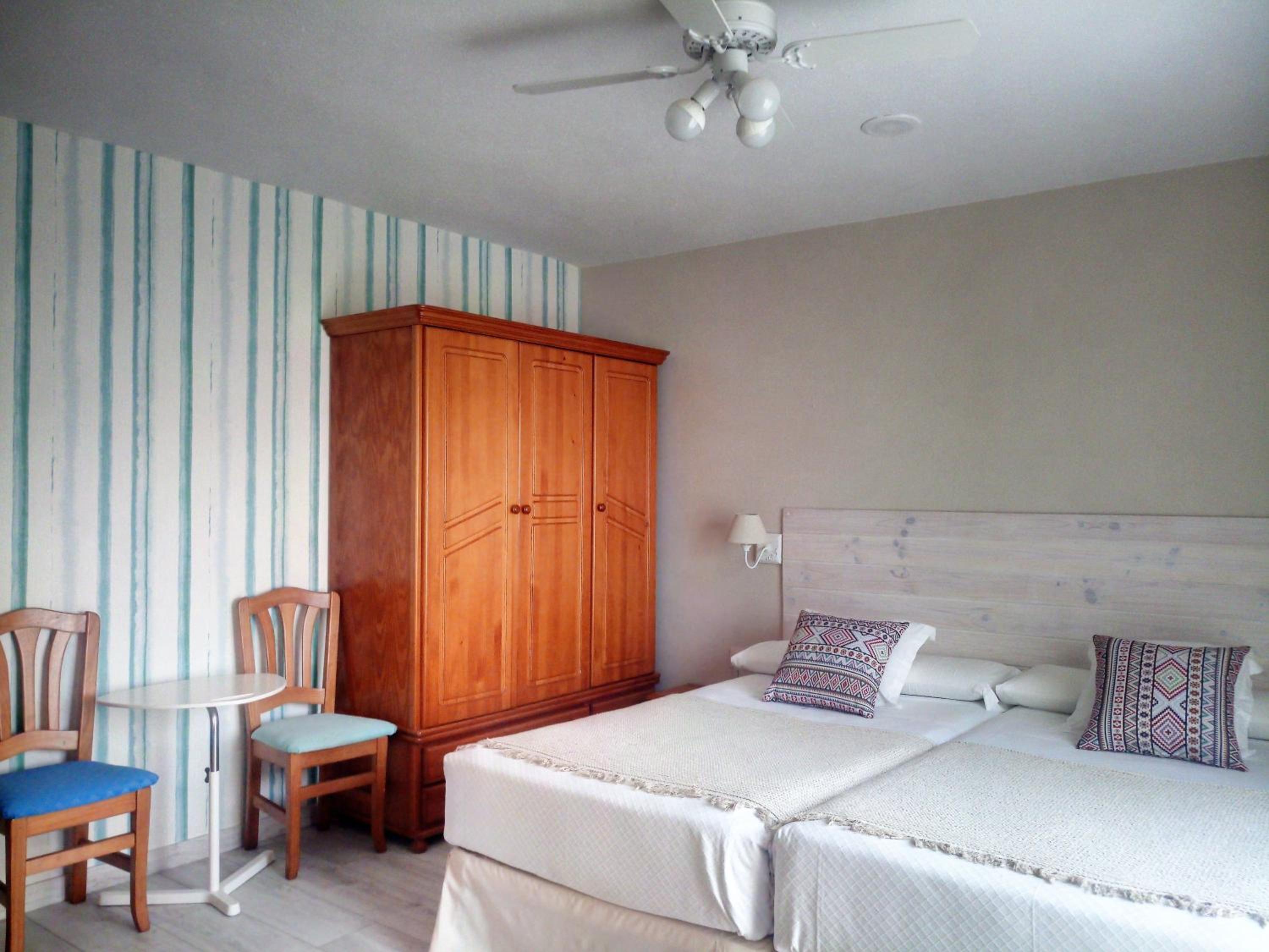 Deluxe Double or Twin Room with Sea View photo 2