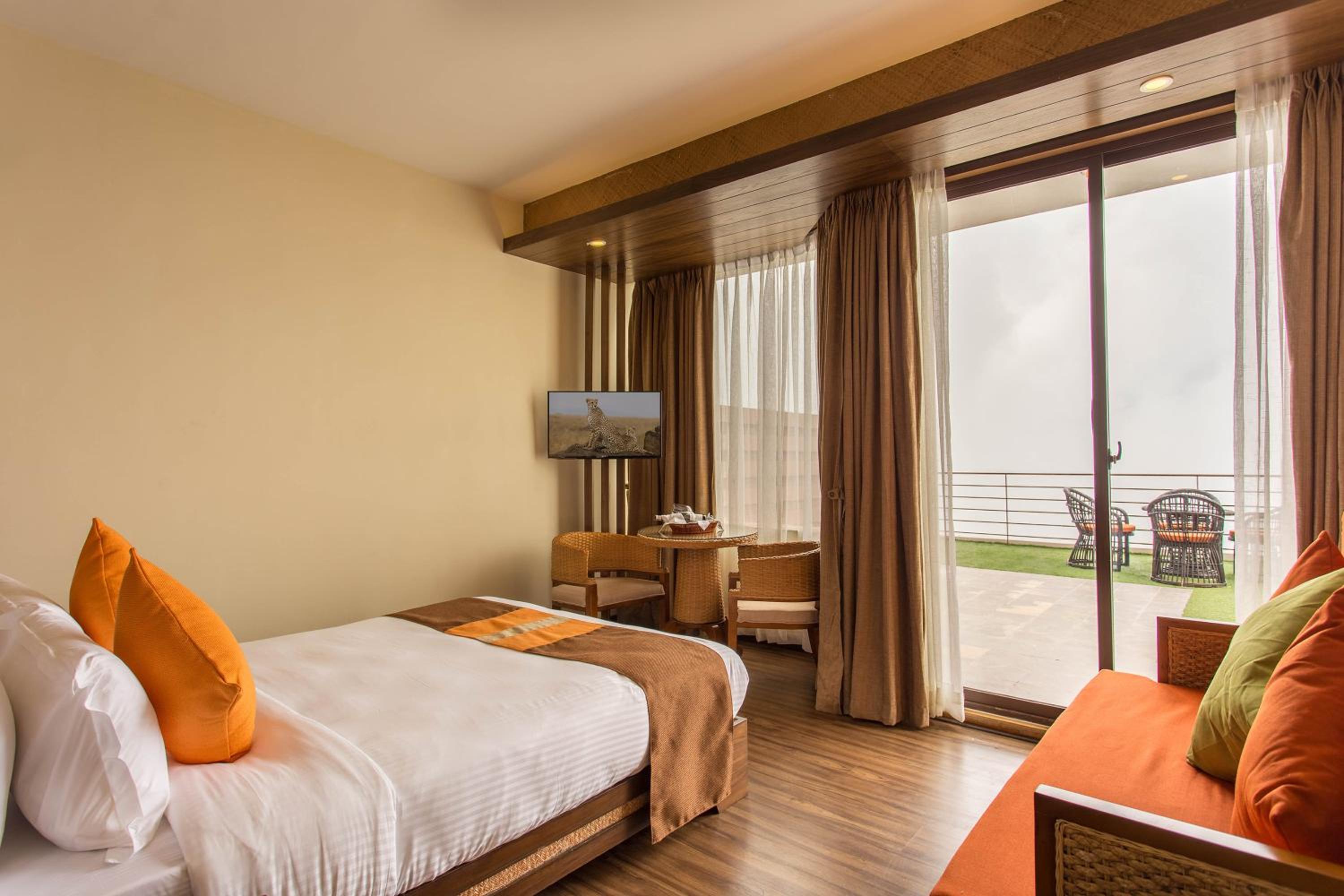 Superior Deluxe Double or Twin Room  - 10% off on Food and Beverages, 20% off on Spa - Photo 4