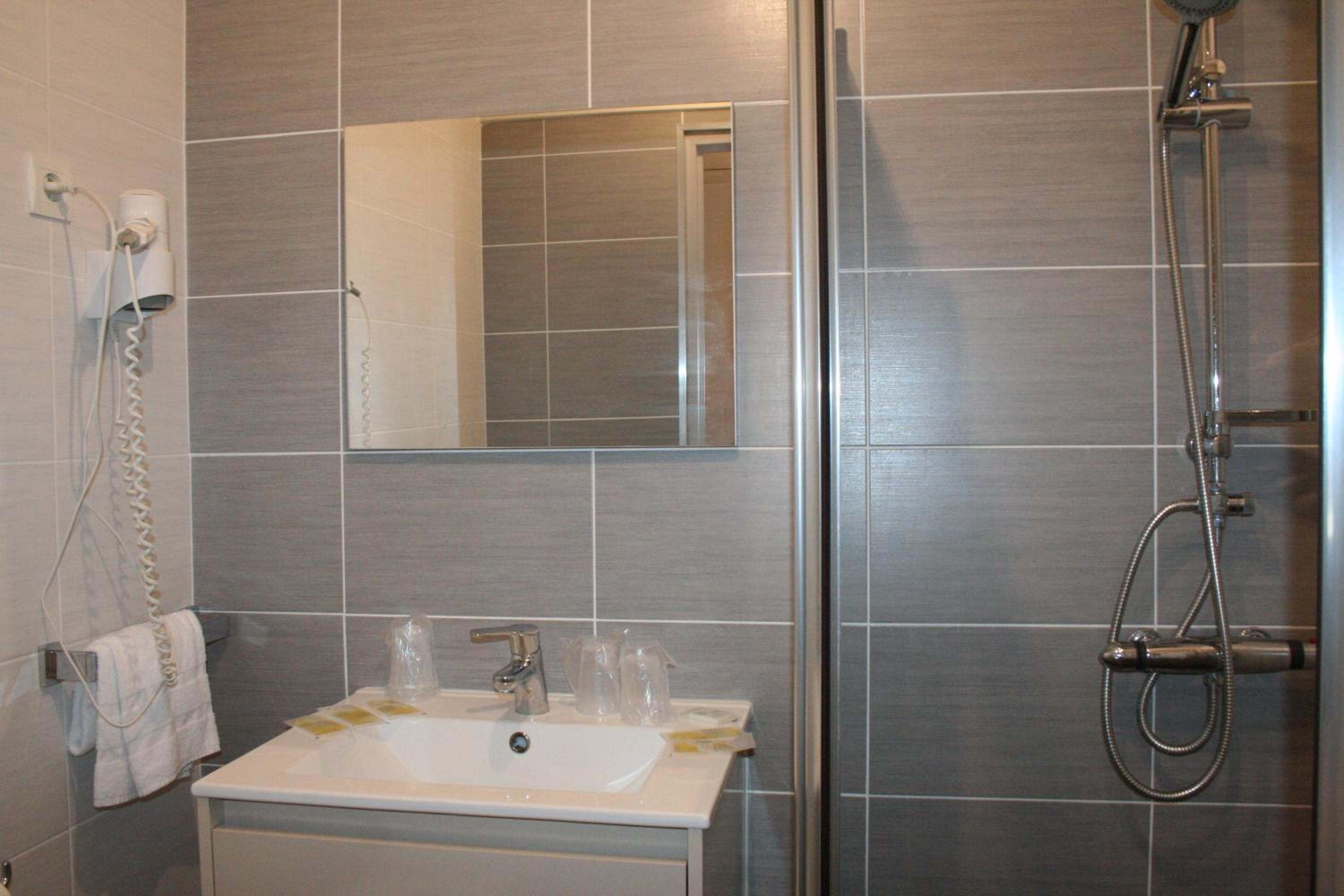 Double Room - Photo 6