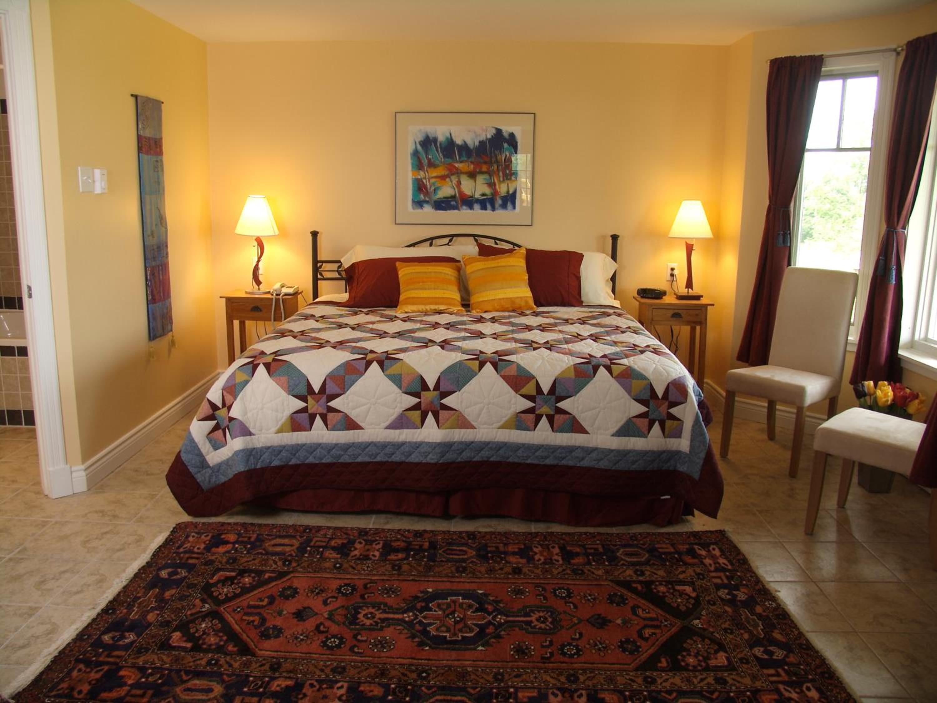 Deluxe King Suite with Spa Bath photo 2