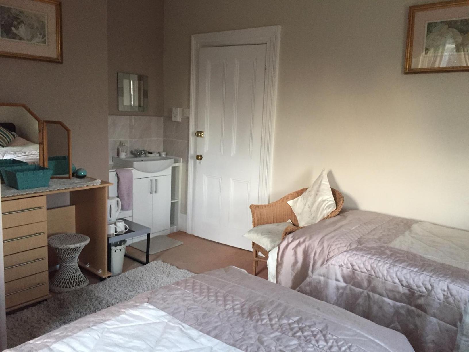 Deluxe Twin Room photo 3