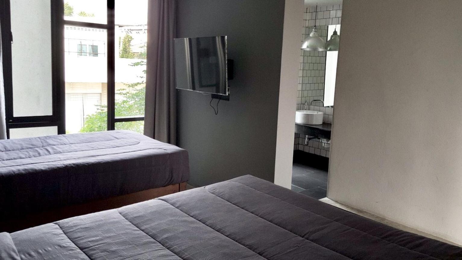 Family Room with Garden View - Photo 1