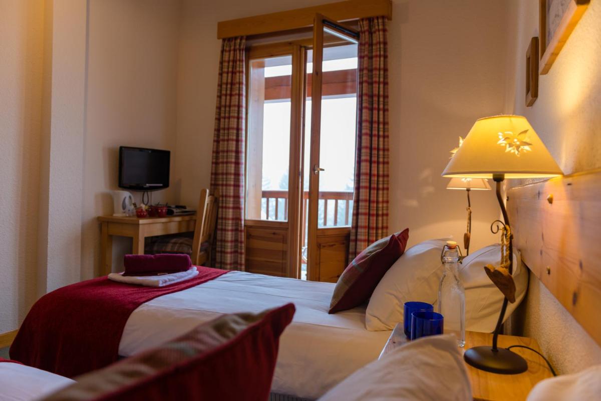 Double or Twin Room with Balcony photo 3