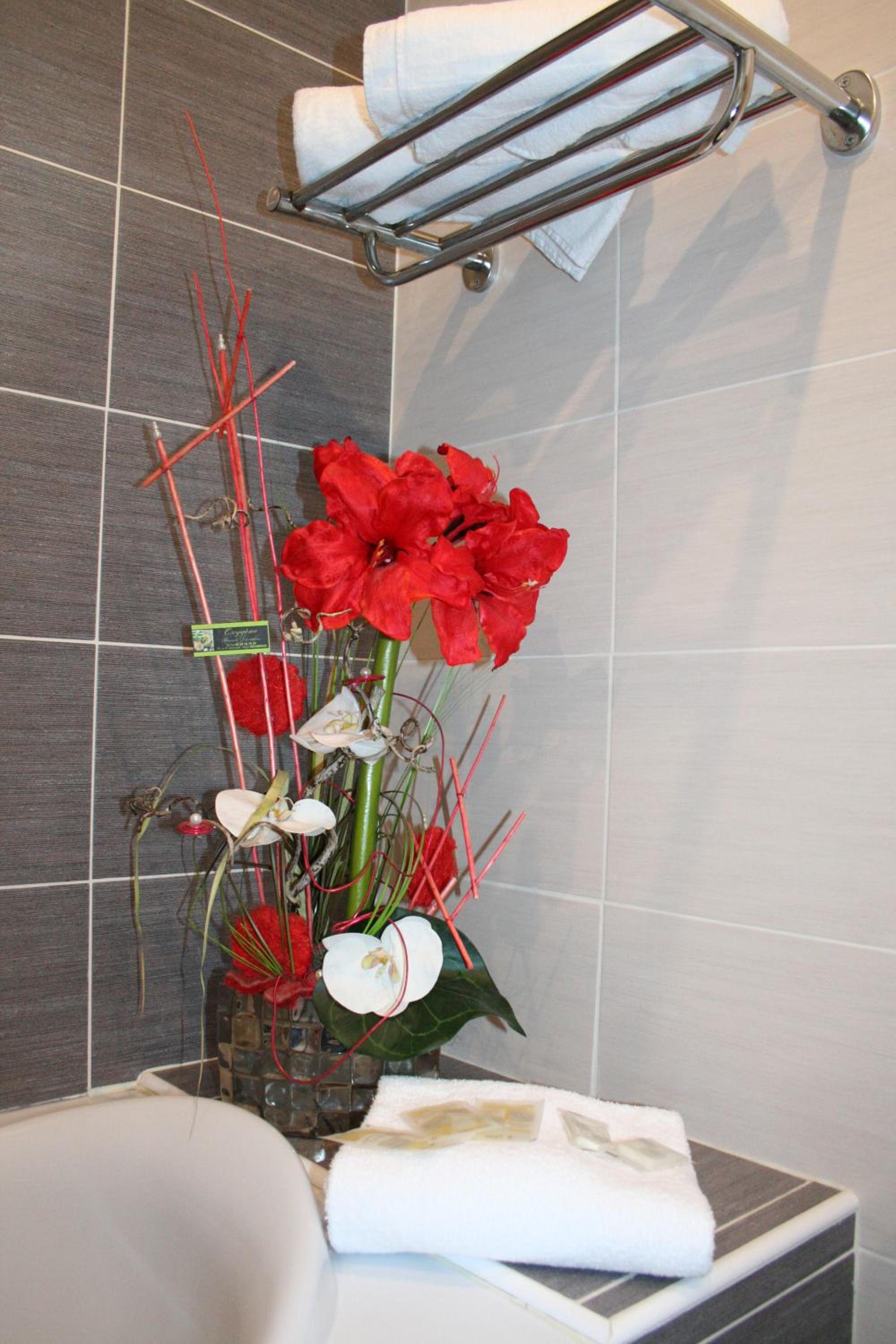 Quadruple Room with Bathroom - Photo 4