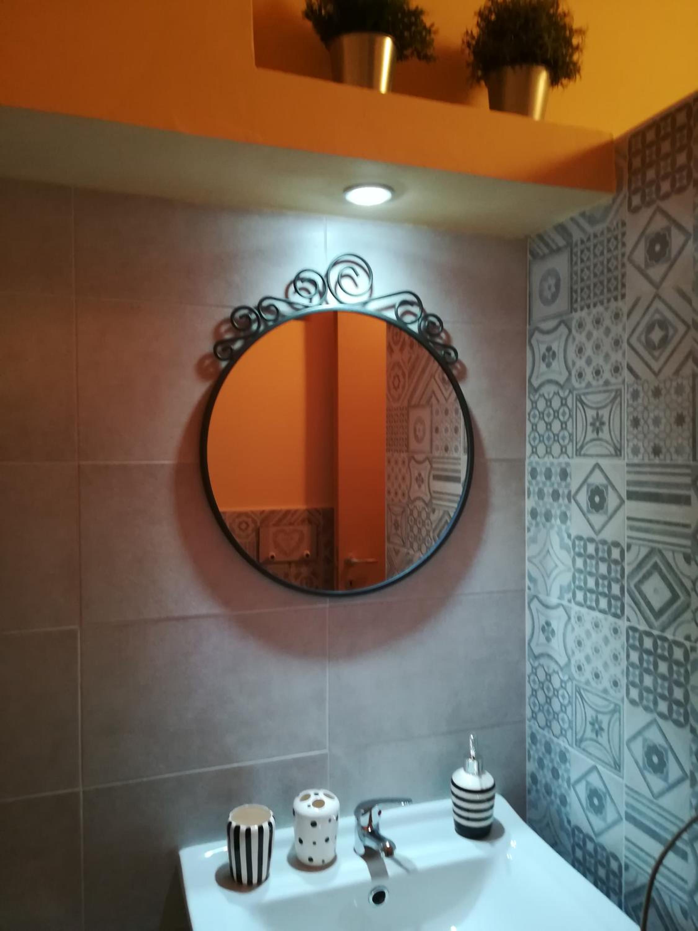 Quadruple Room with Private Bathroom - Photo 5