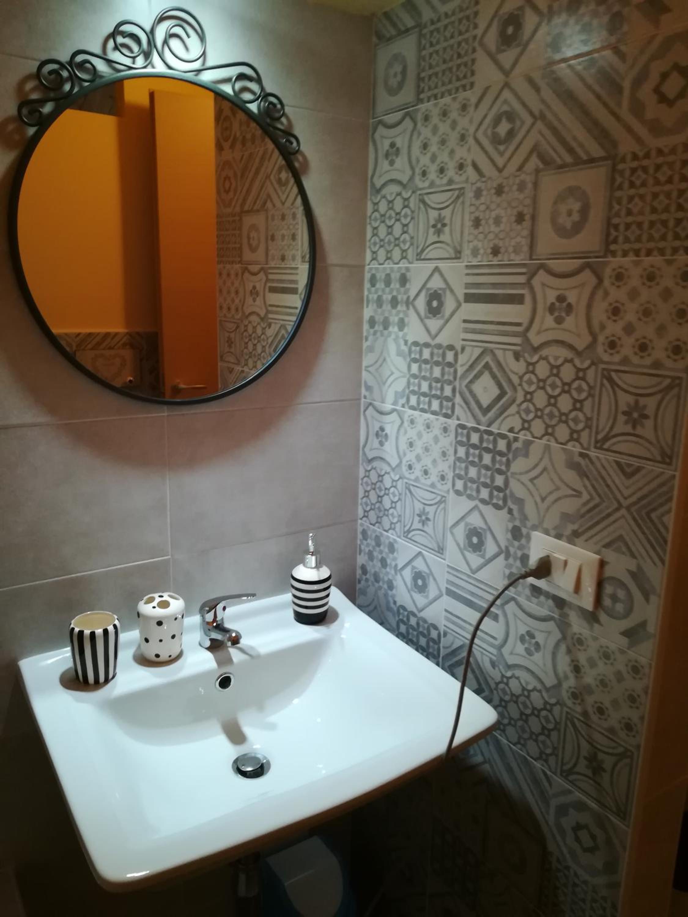 Quadruple Room with Private Bathroom - Photo 4