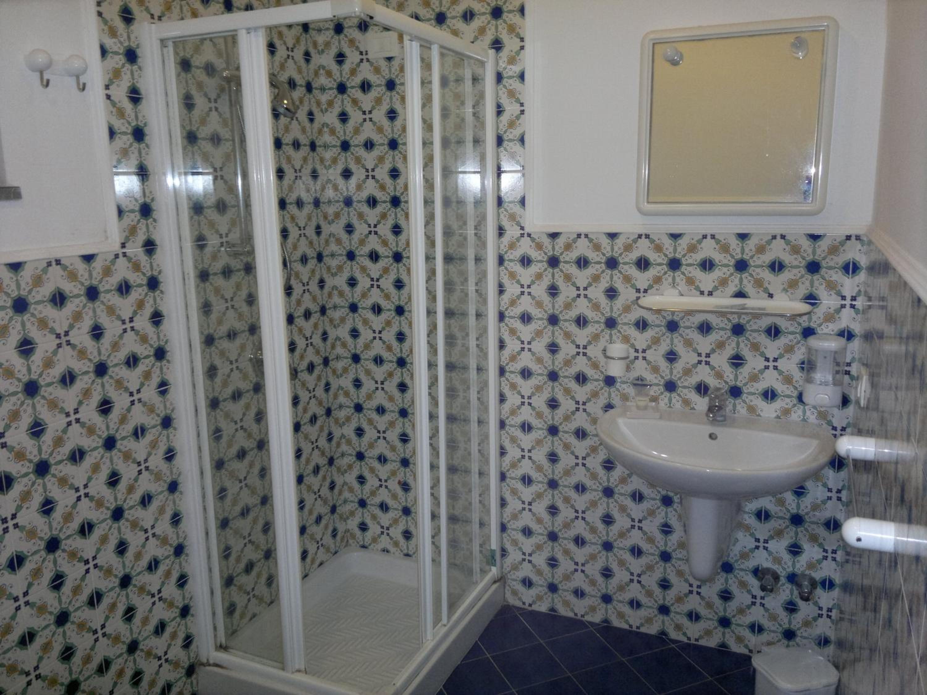 Double or Twin Room - Photo 10