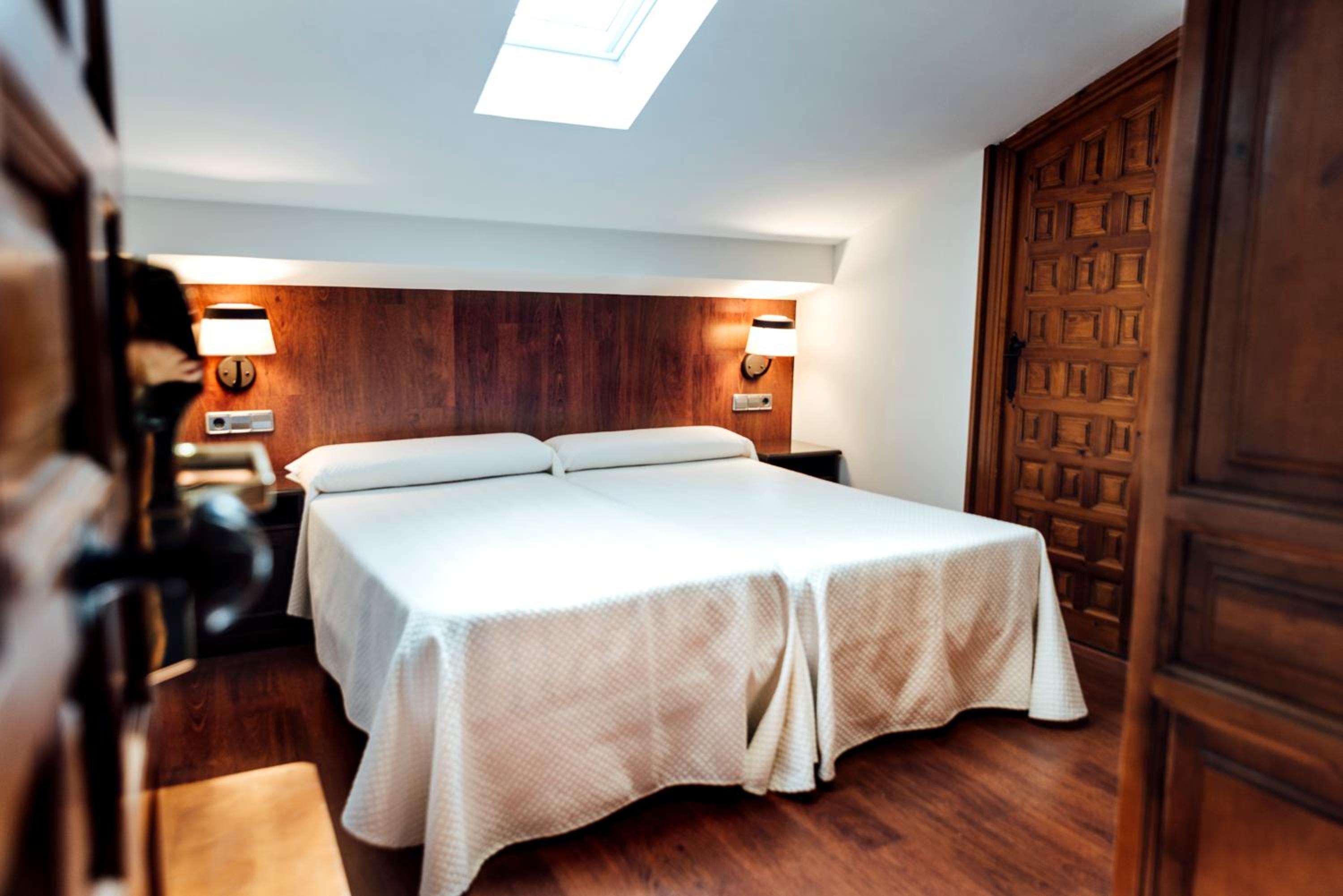 Classic Double or Twin Room - Photo 2