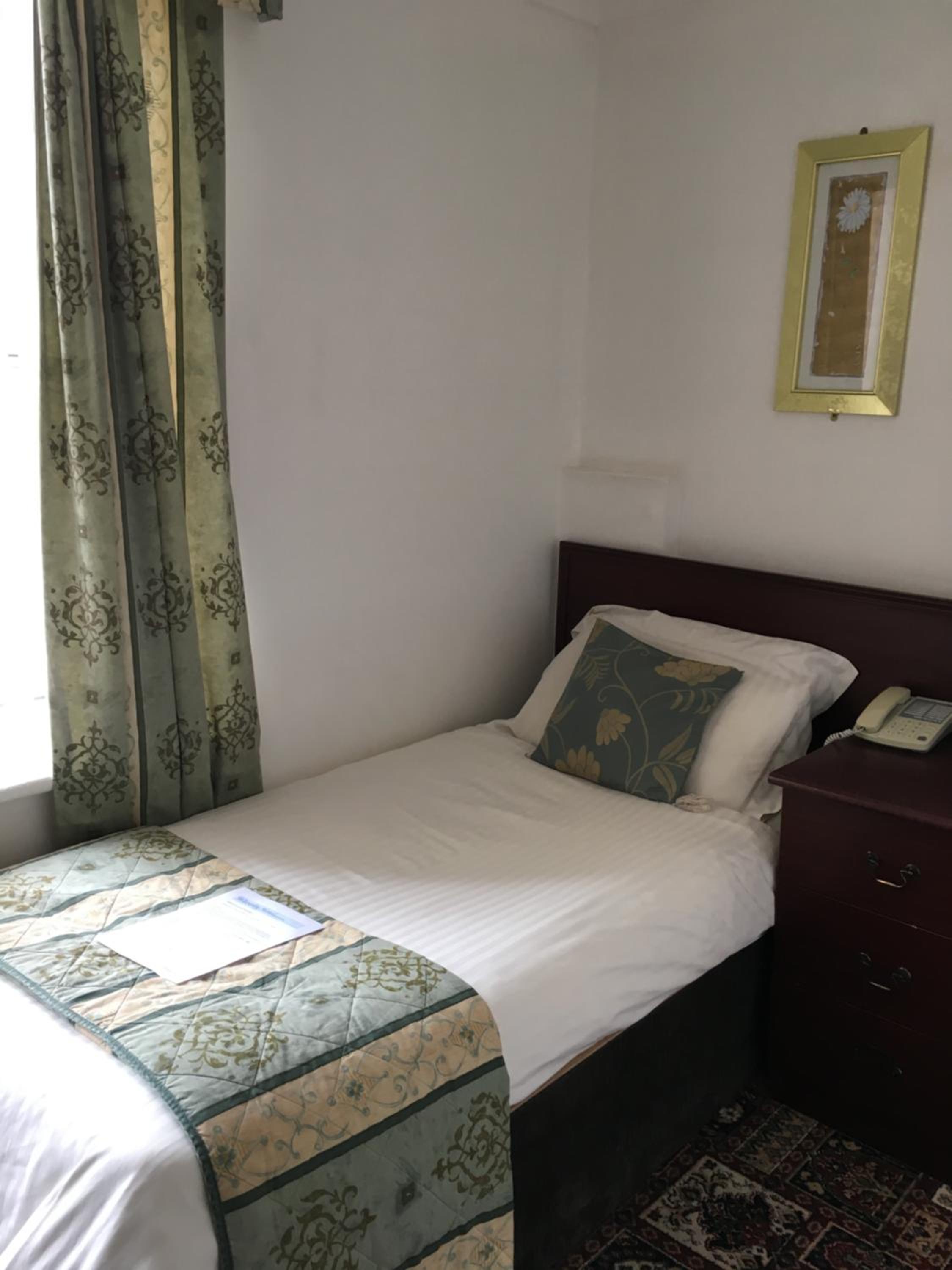 Single Room photo 3
