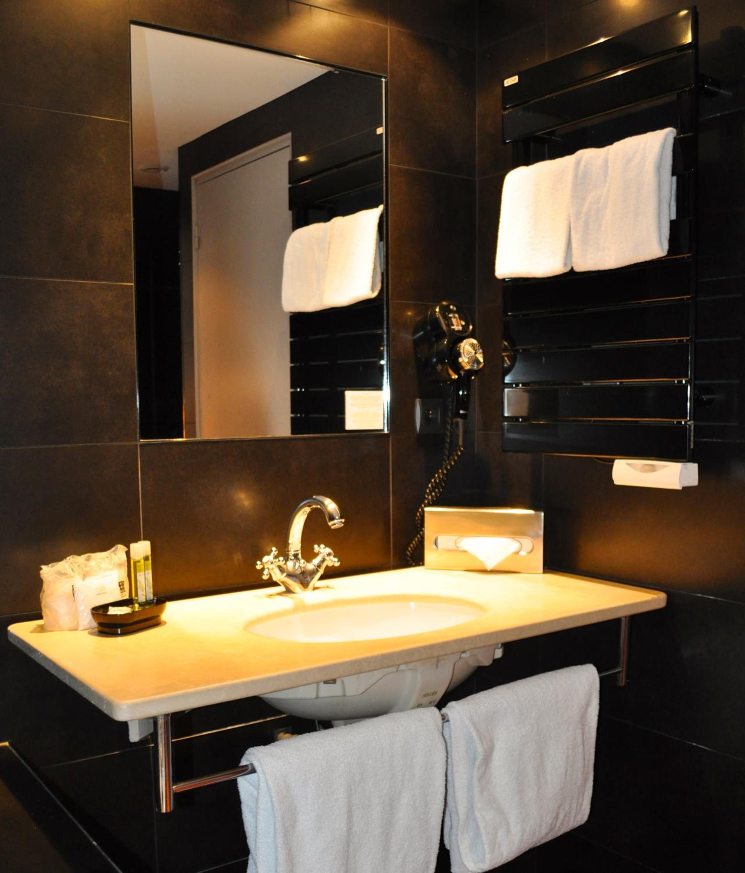 Standard Double Room - Photo 6