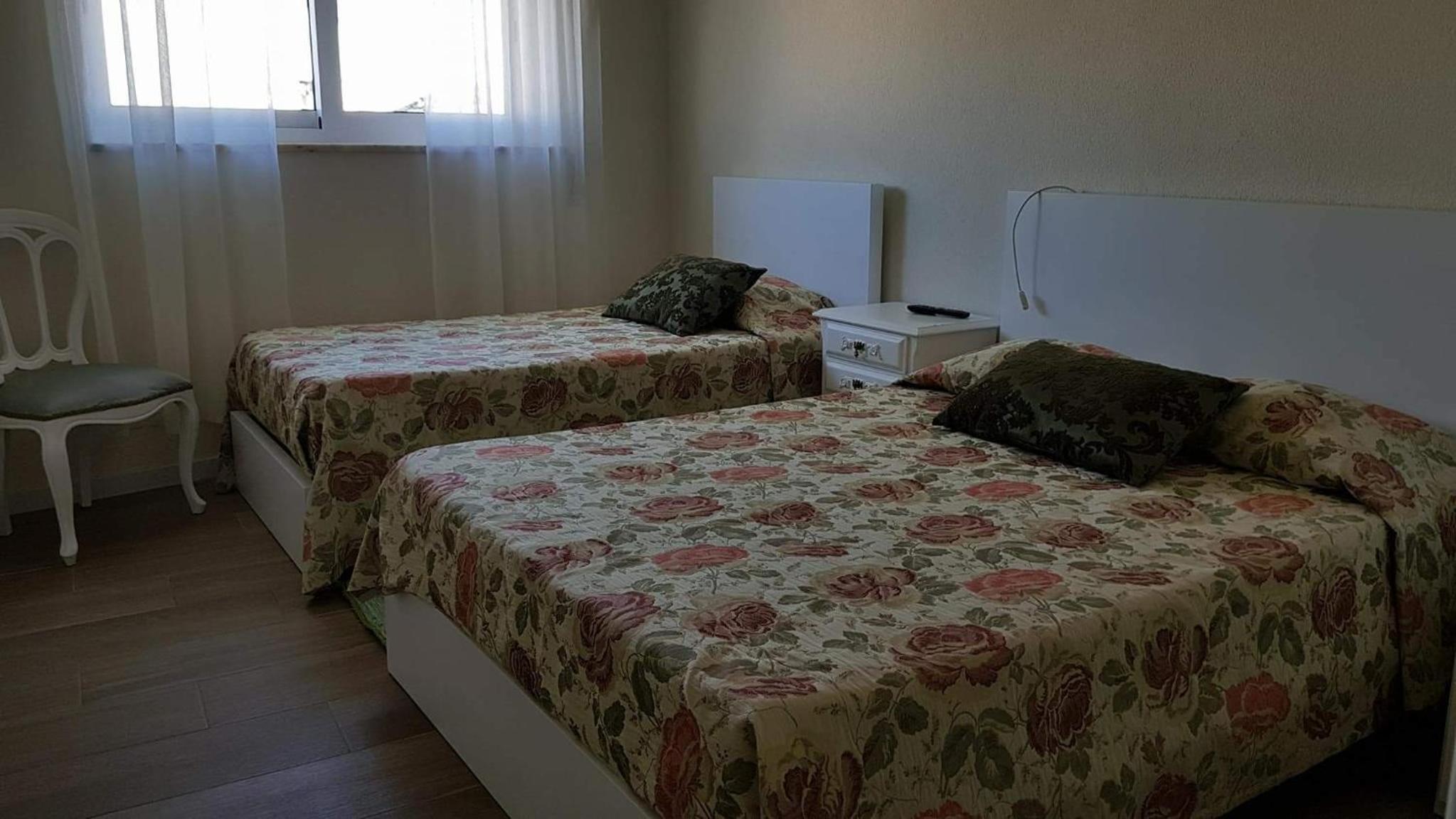 Double Room with Private Bathroom - Photo 4
