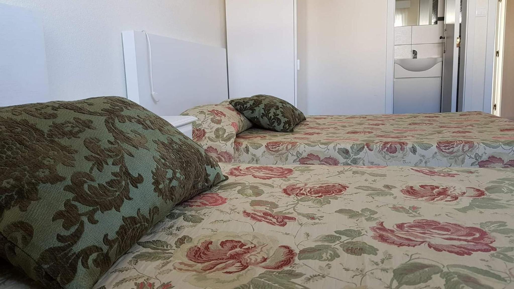 Double Room with Private Bathroom - Photo 5
