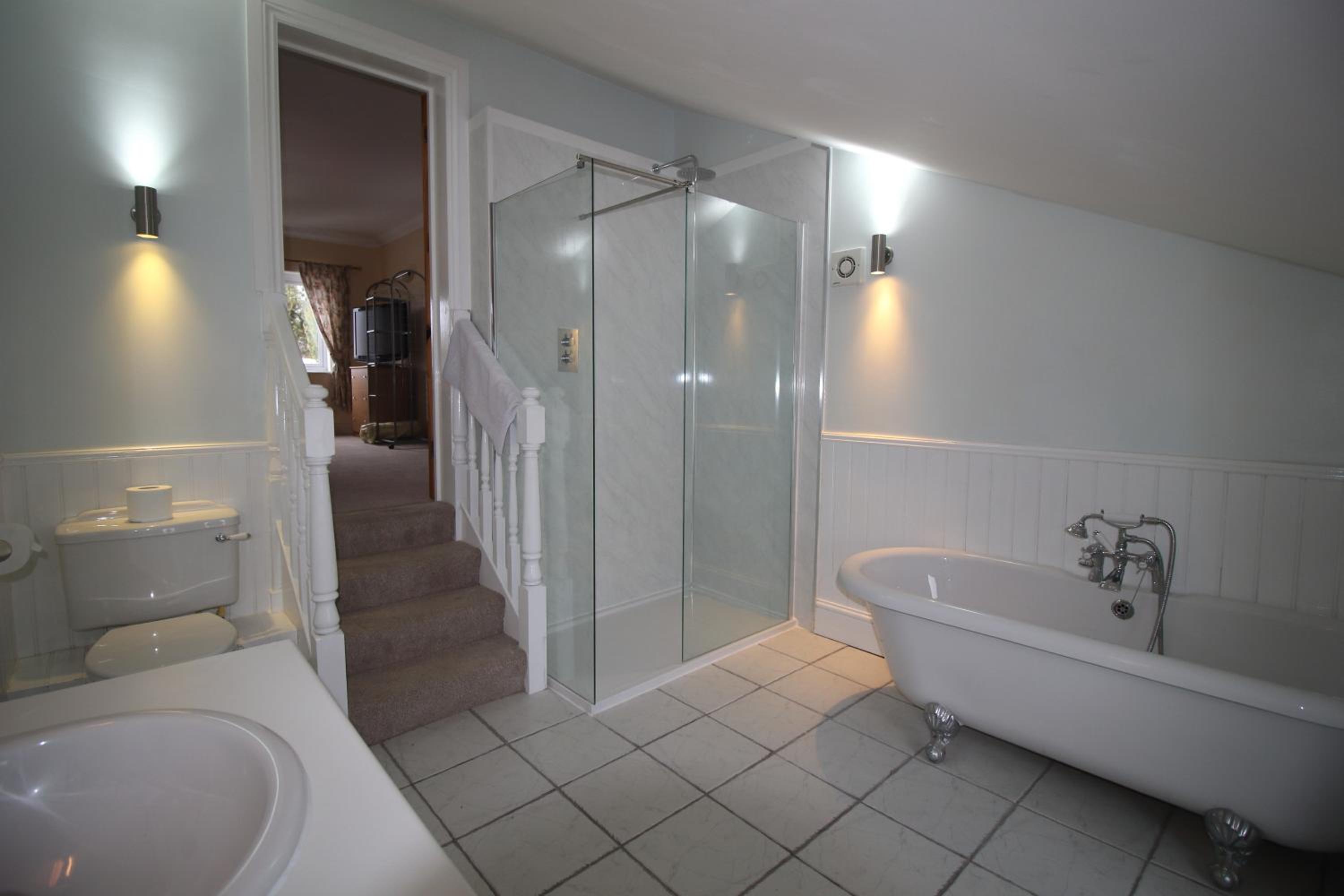 King Room with En-Suite and Garden View - Photo 6