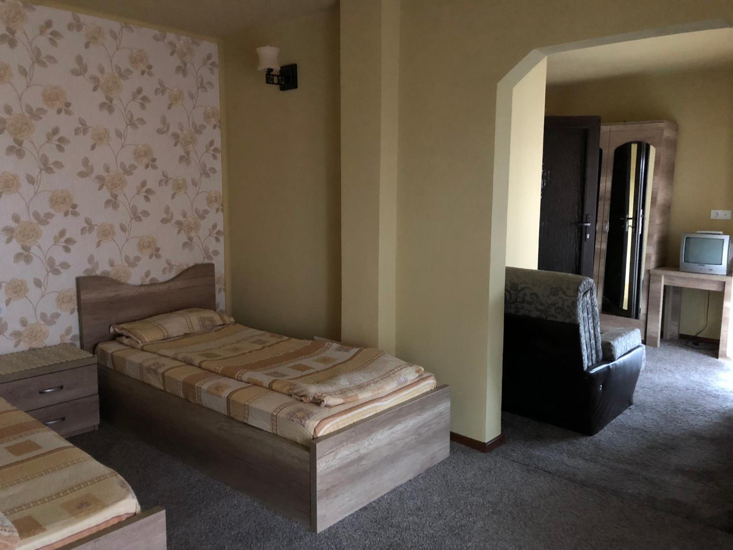 Queen Room with Balcony - Photo 5