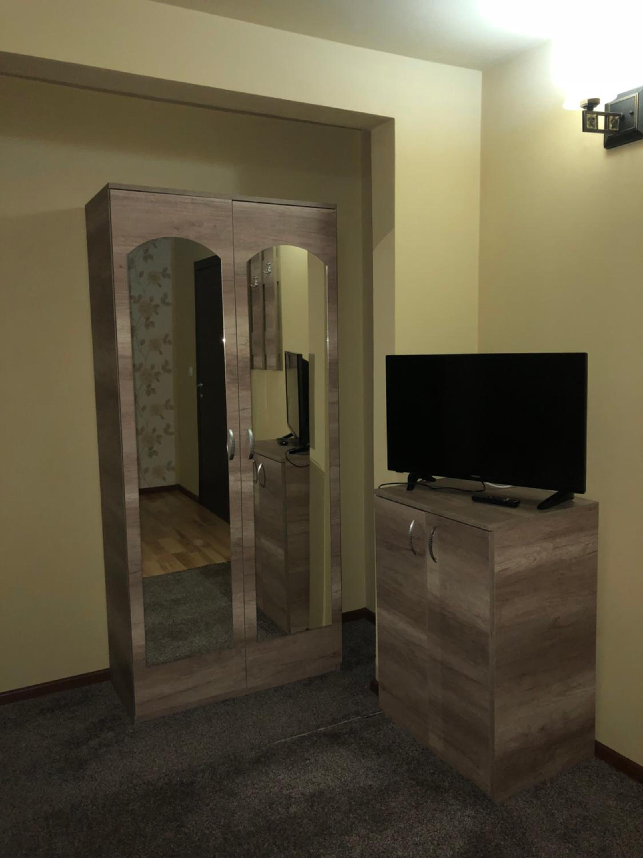 Double Room with Balcony - Photo 4