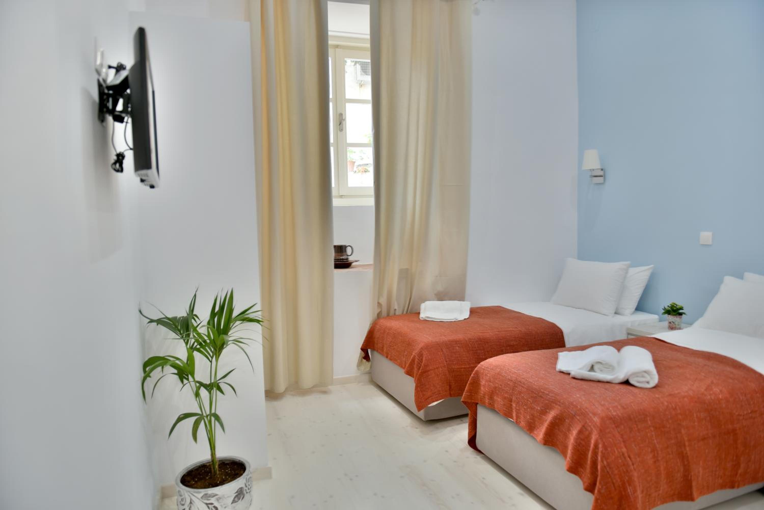 Standard Twin/Triple Room with Yard View photo 1