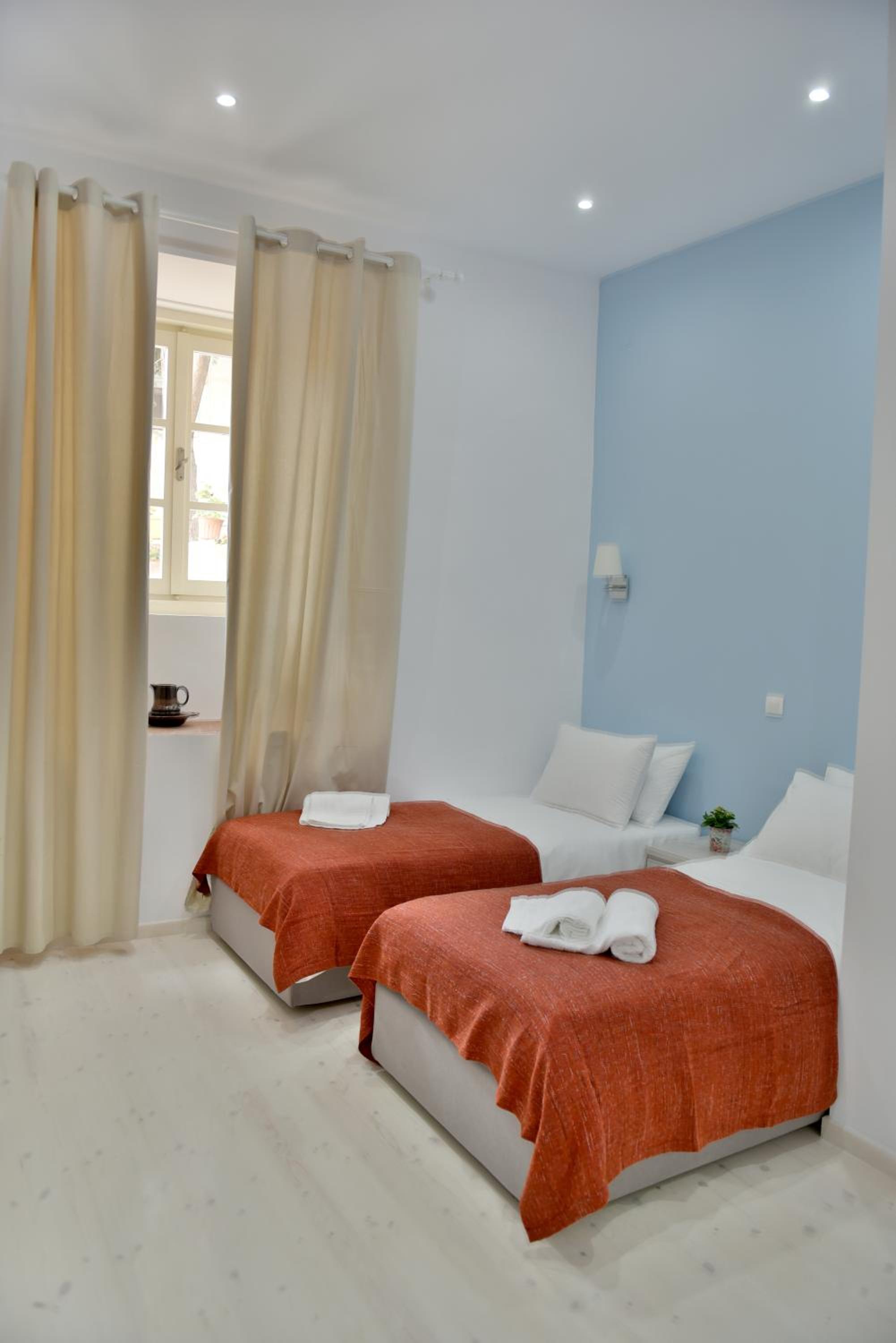 Standard Twin/Triple Room with Yard View photo 2