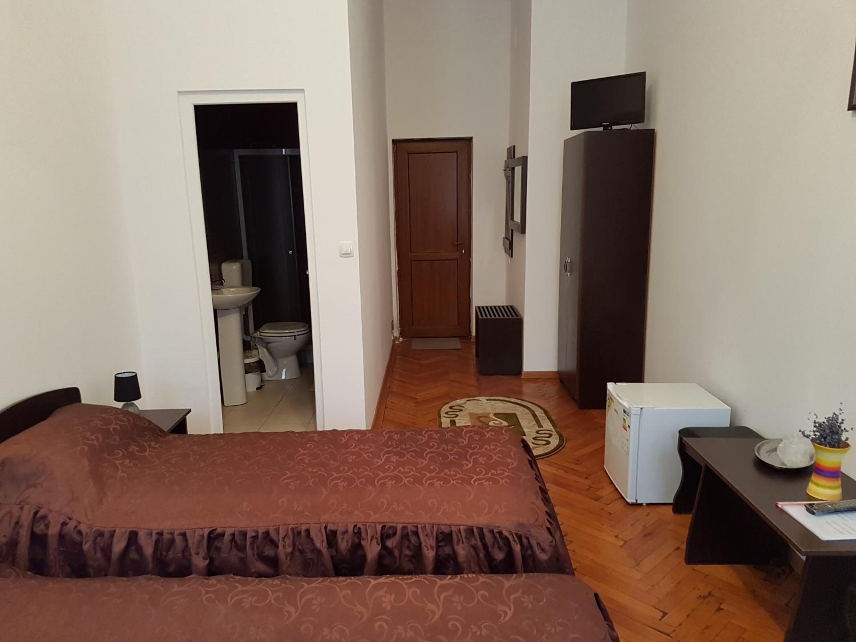 Double or Twin Room with Private Bathroom photo 2