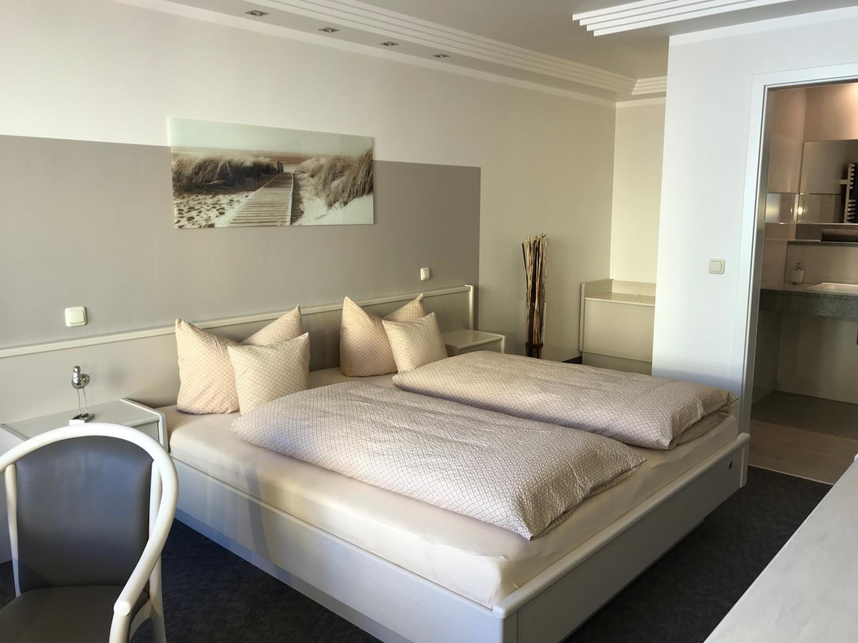 Large Double Room photo 1