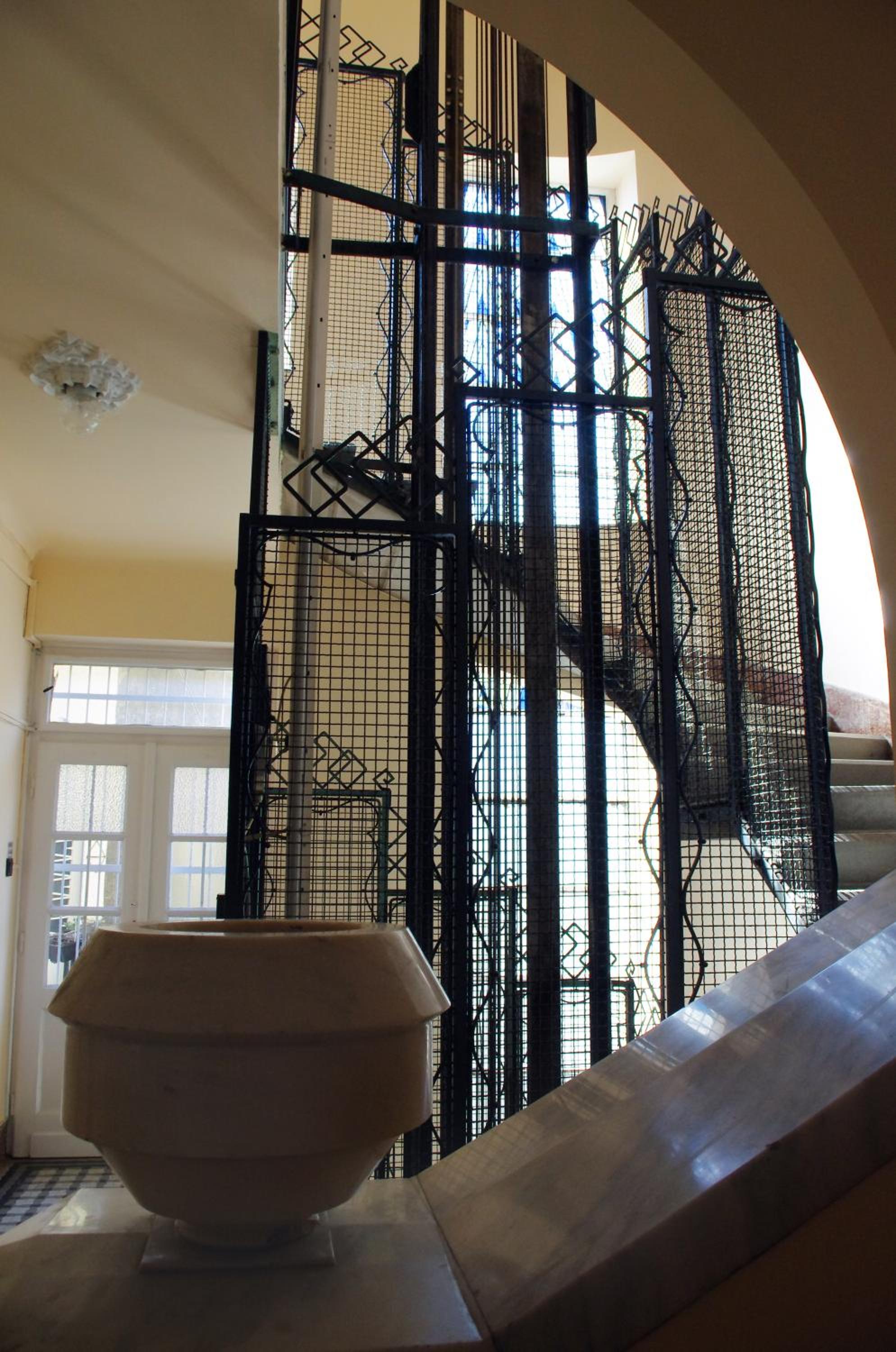 Apartment with Balcony - Photo 6