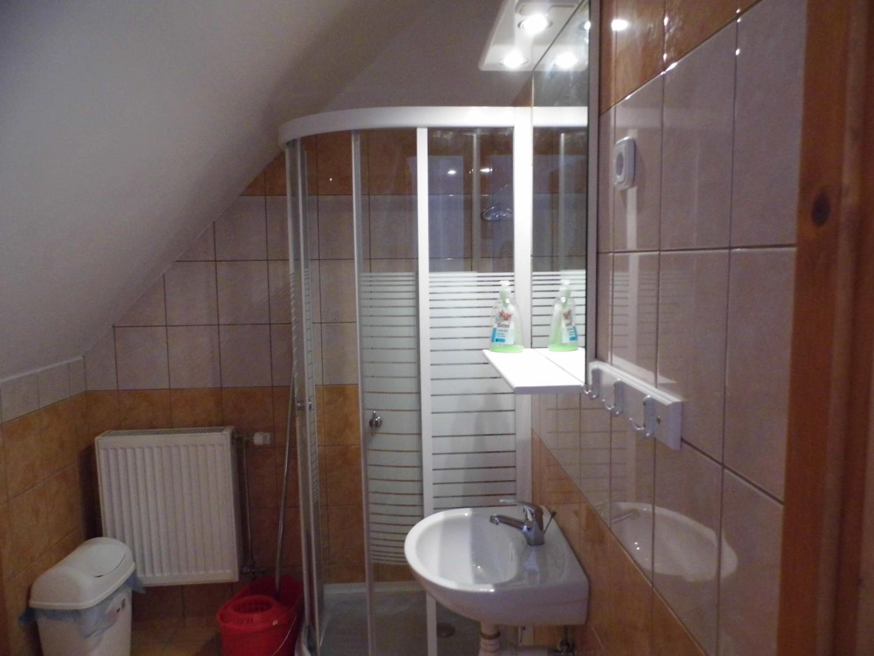 Twin Room with Private Bathroom photo 2
