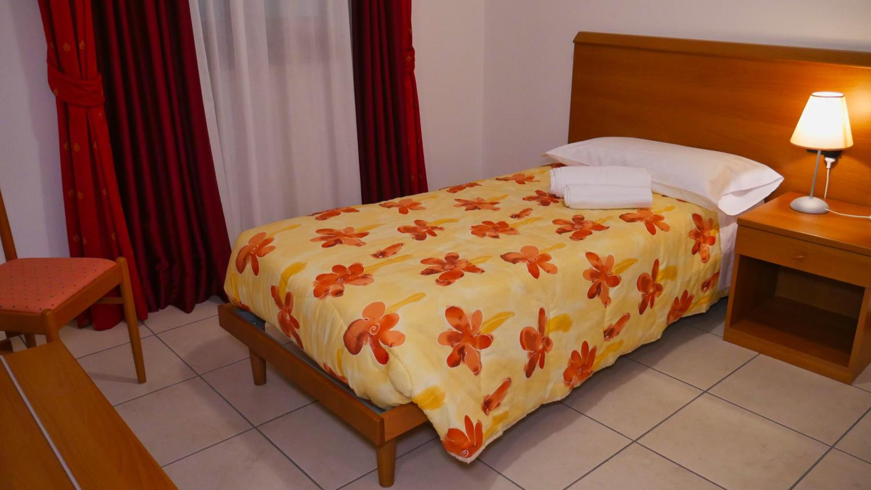 Single Room photo 3