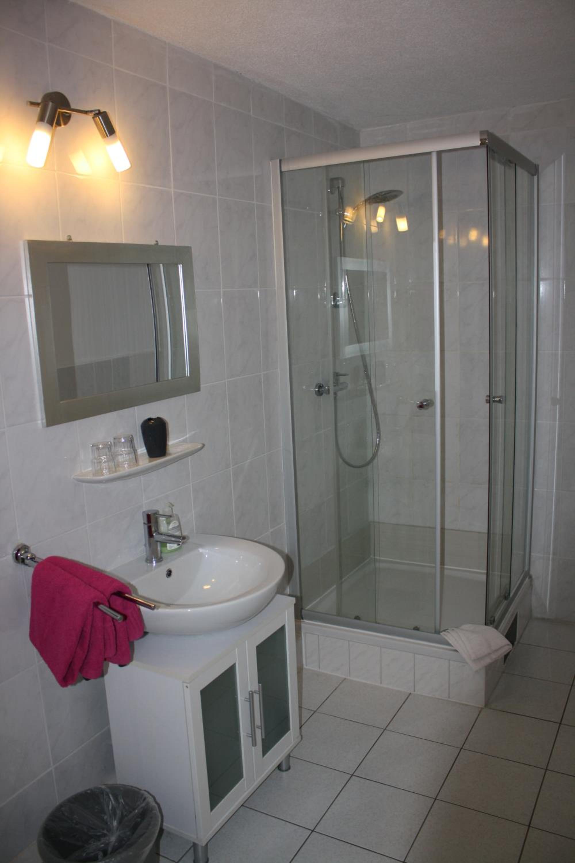 Double Room - Photo 10
