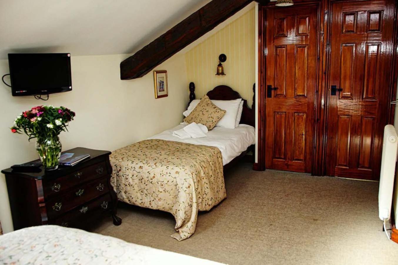 Family Room with Private Bathroom photo 1