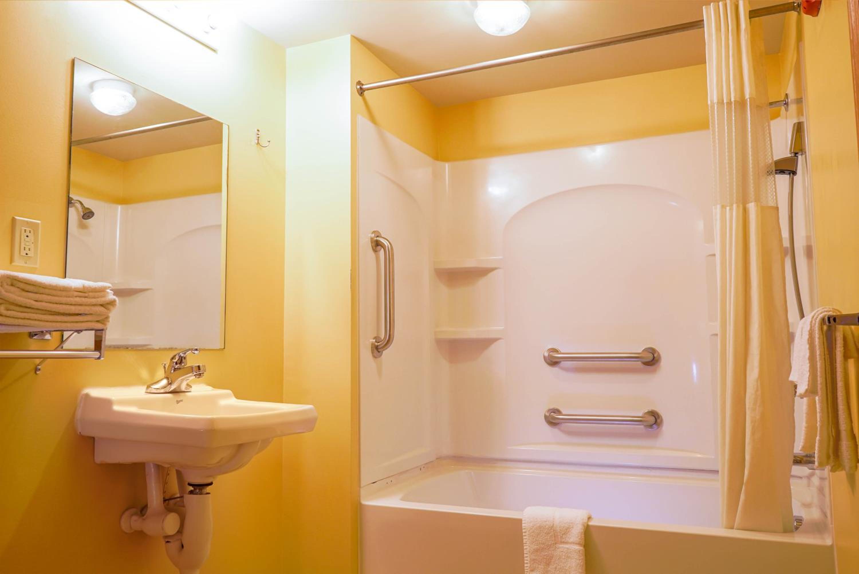 2 Full Beds Accessible Non - Smoking
