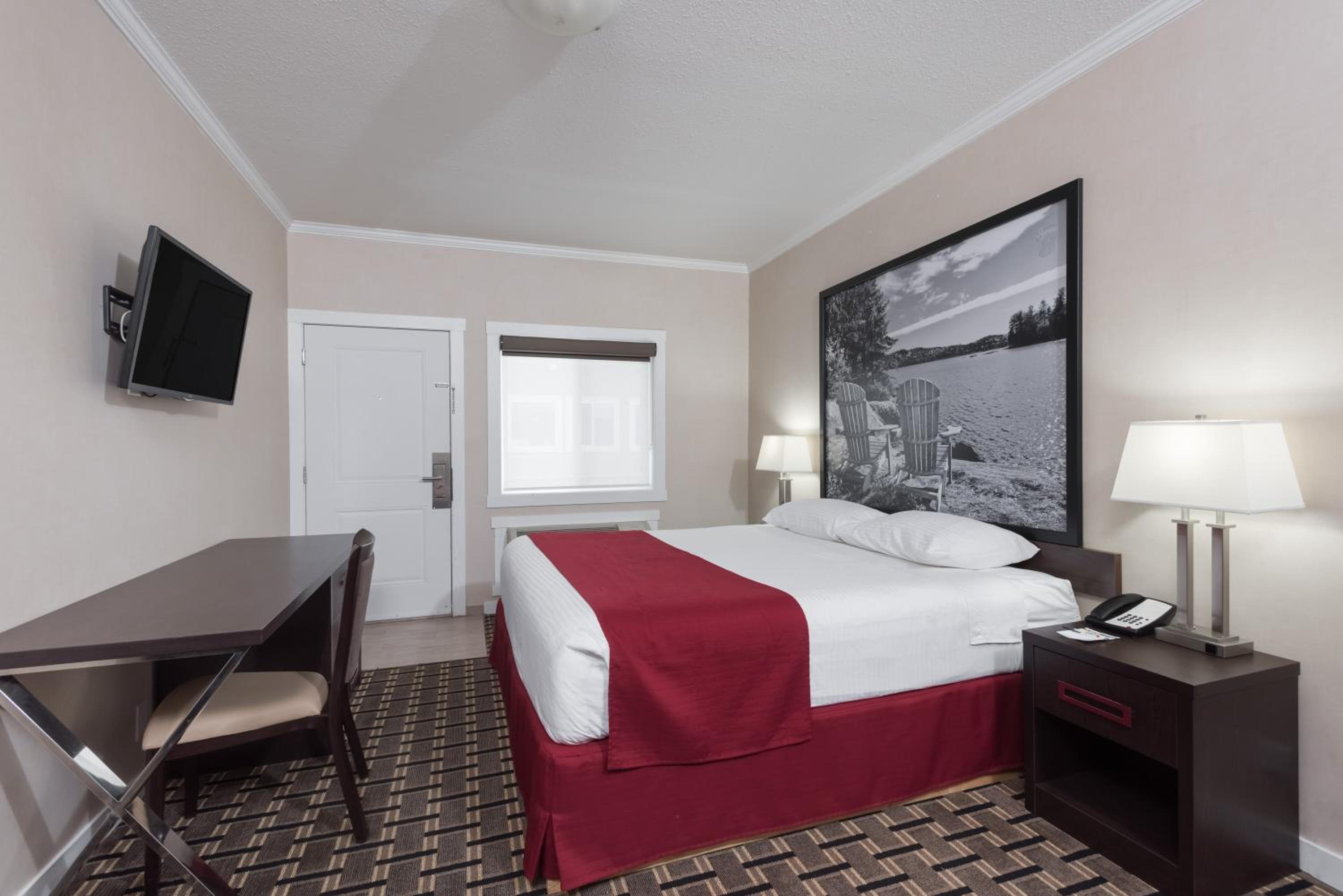 King Suite - Non-Smoking photo 3