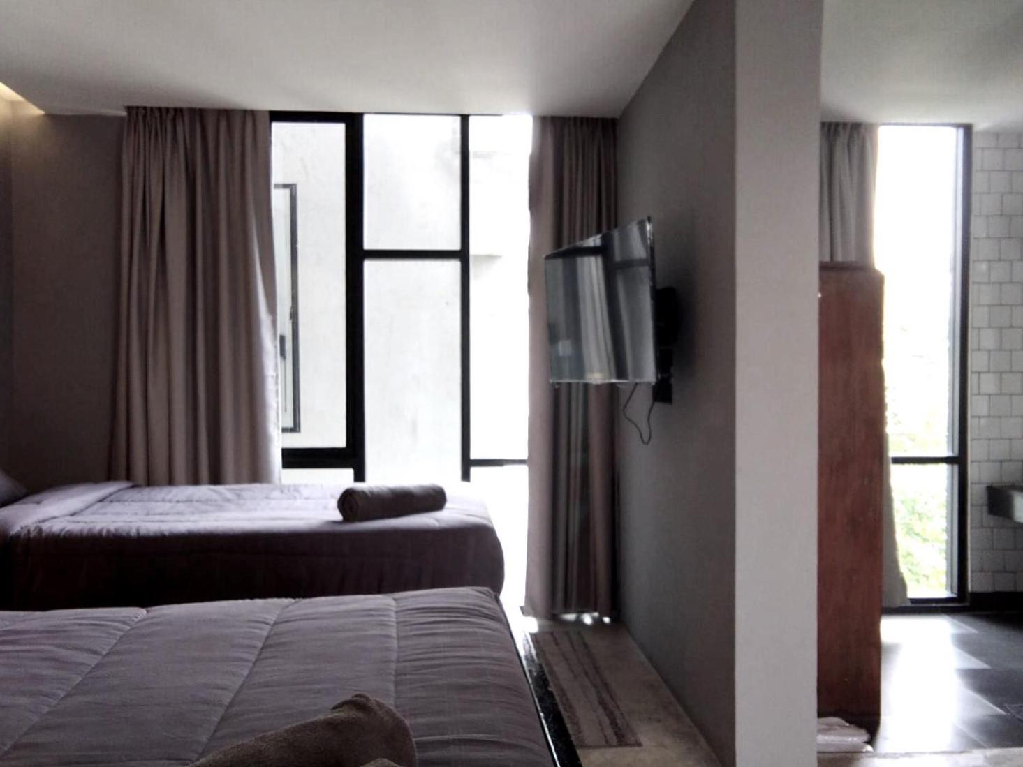 Family Room with Garden View - Photo 3