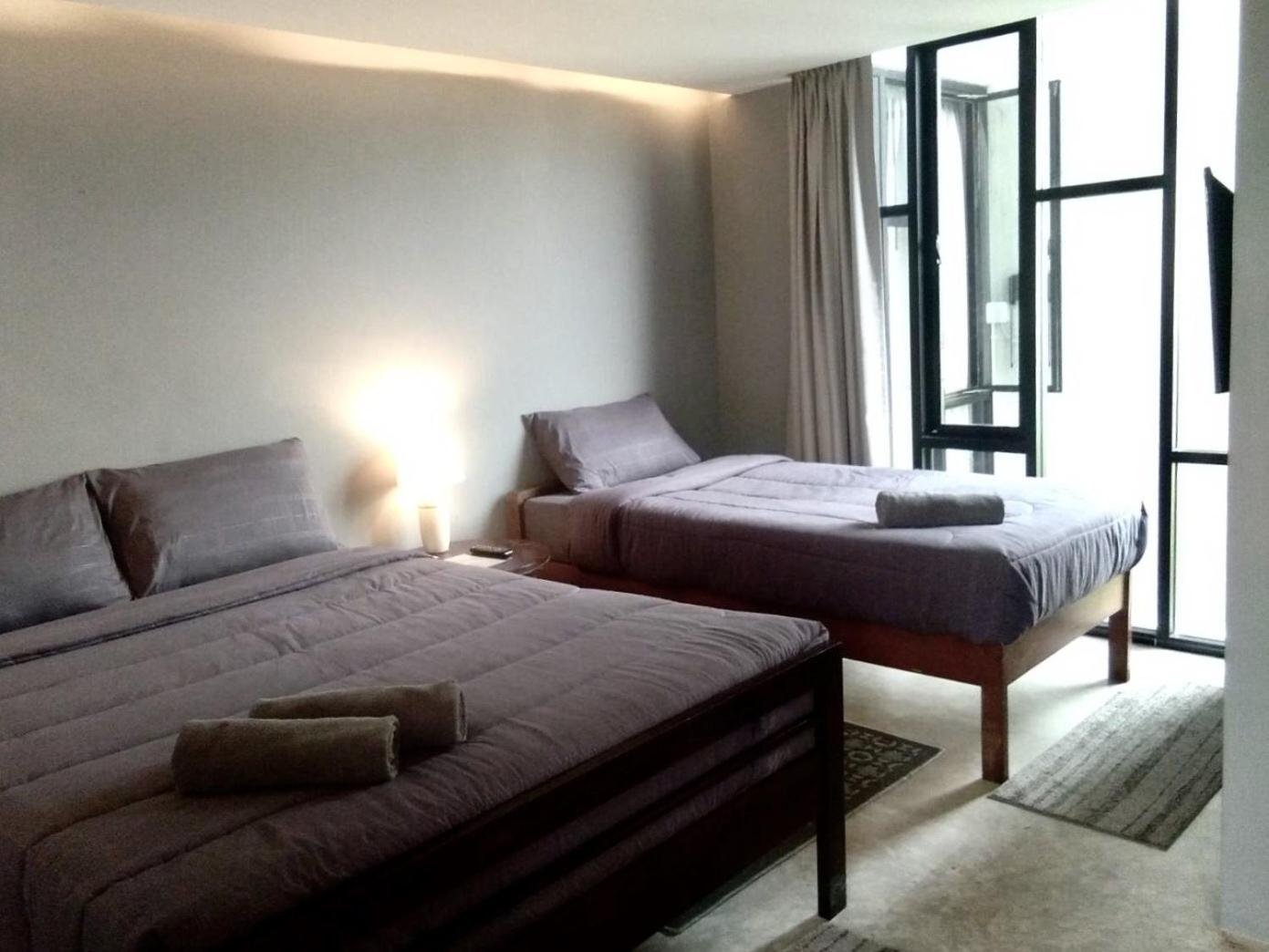 Family Room with Garden View - Photo 2