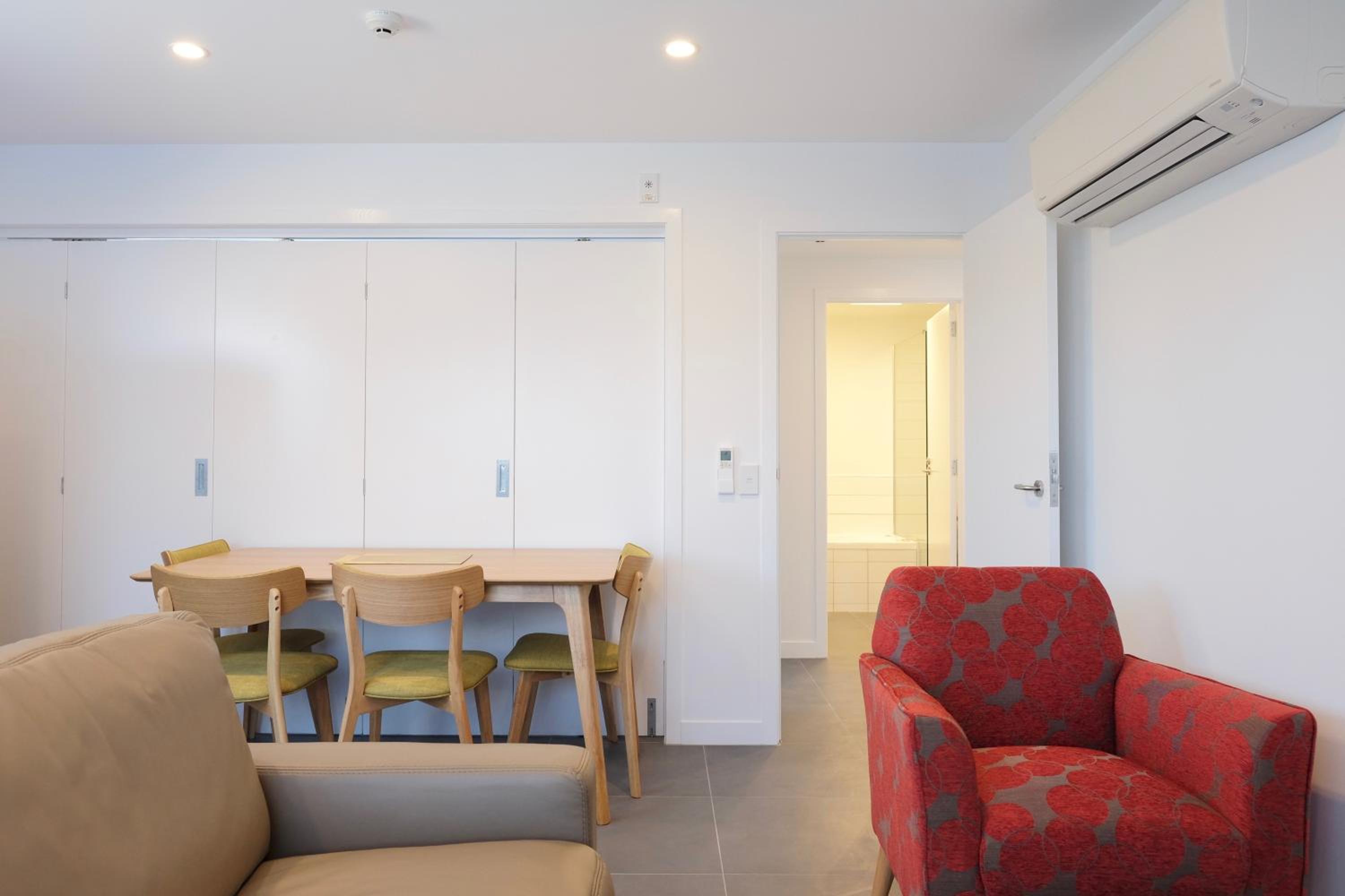2 Bedroom Apartment Downstaris - Photo 2