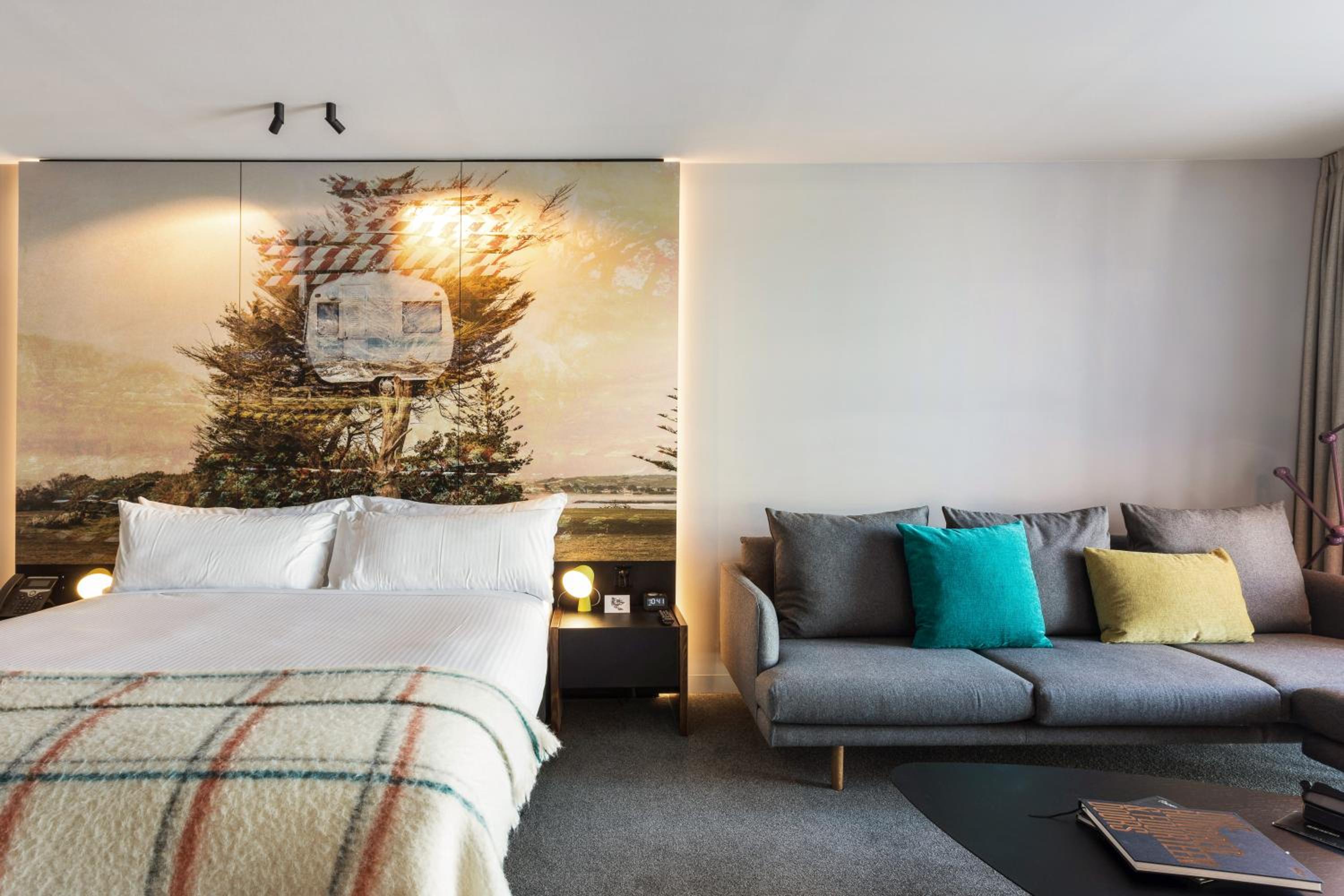 Superior Waterfront Room