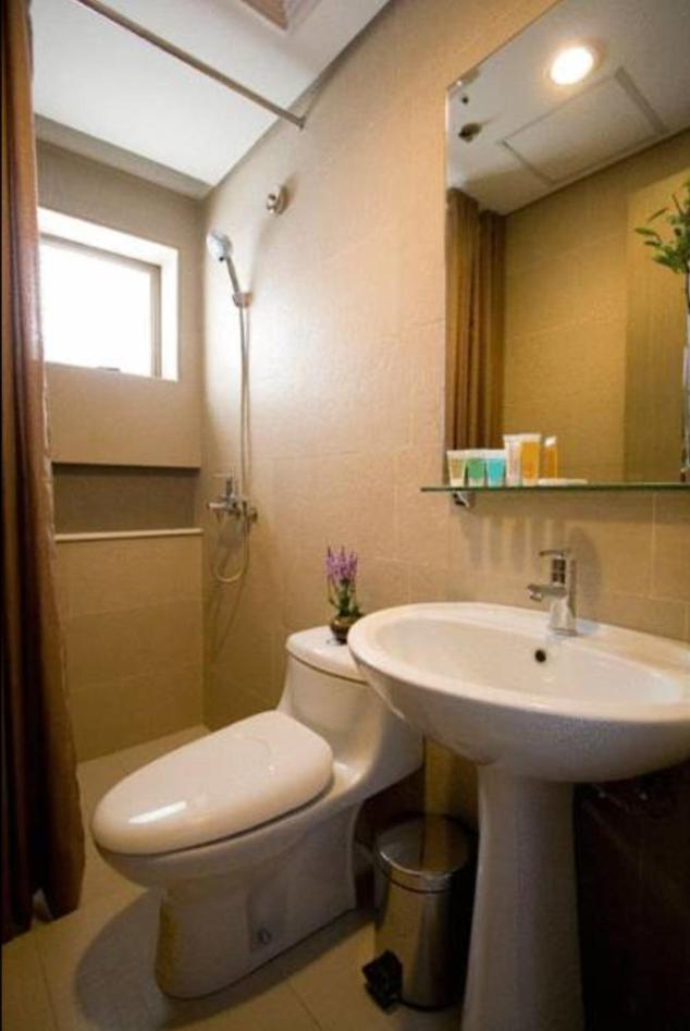 One-Bedroom Suite - Photo 11