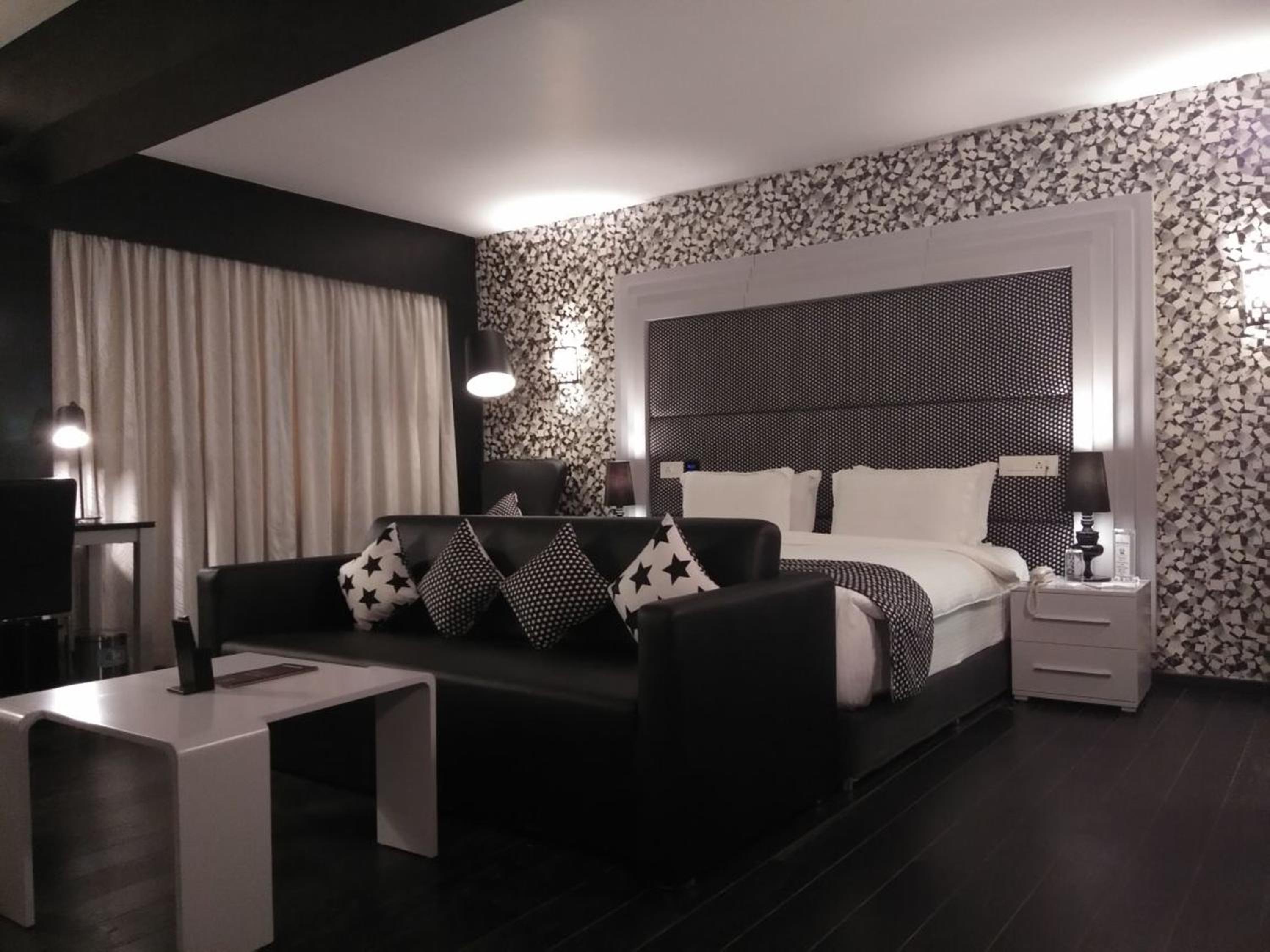 Suite - Photo 3