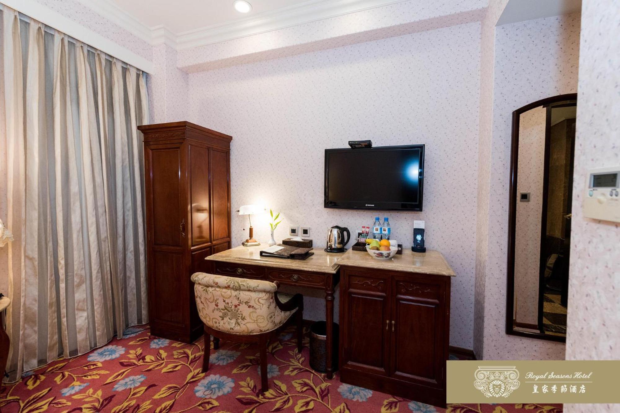 Standard Queen Room (No Window) photo 2