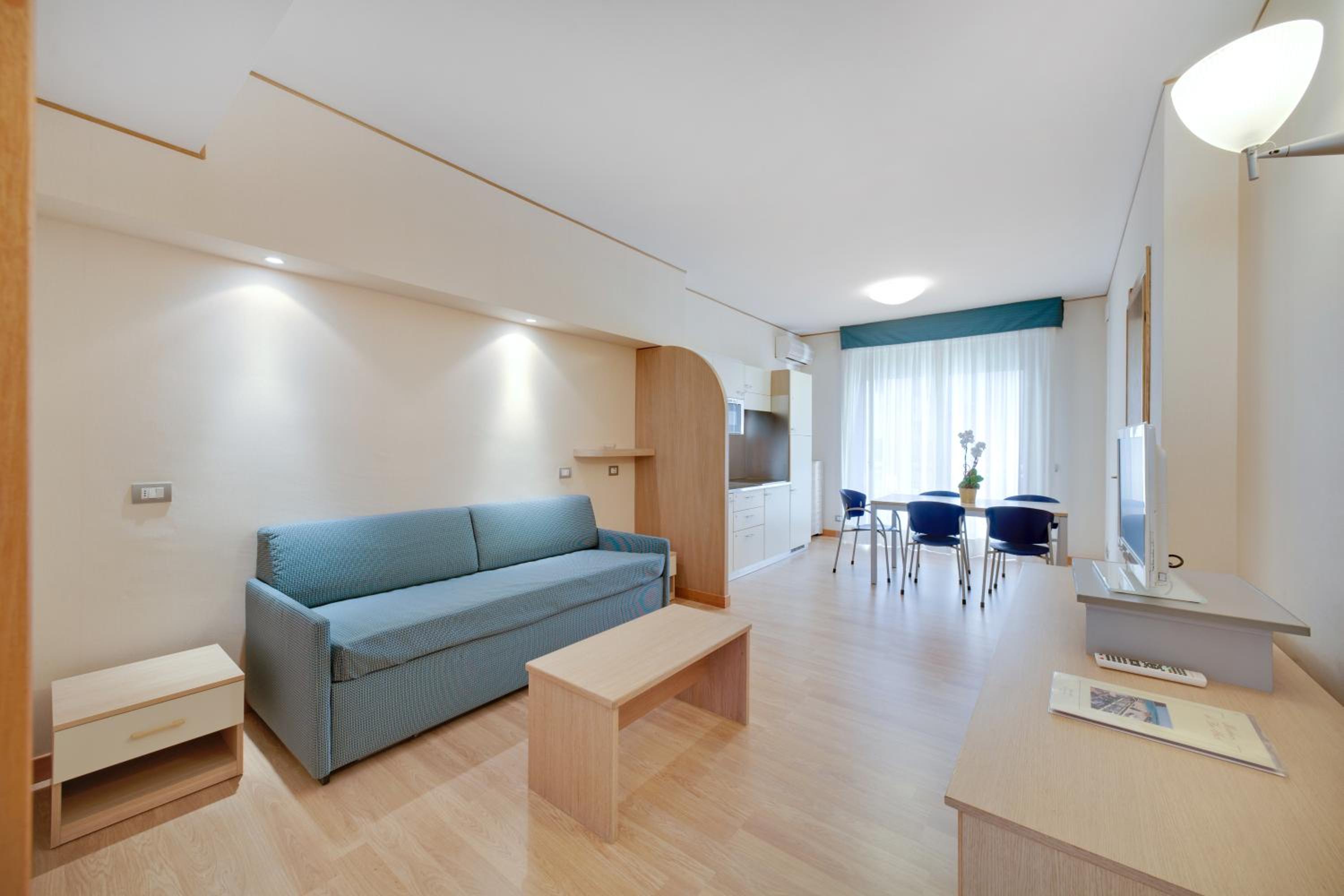 Large One-Bedroom Apartment - Photo 25