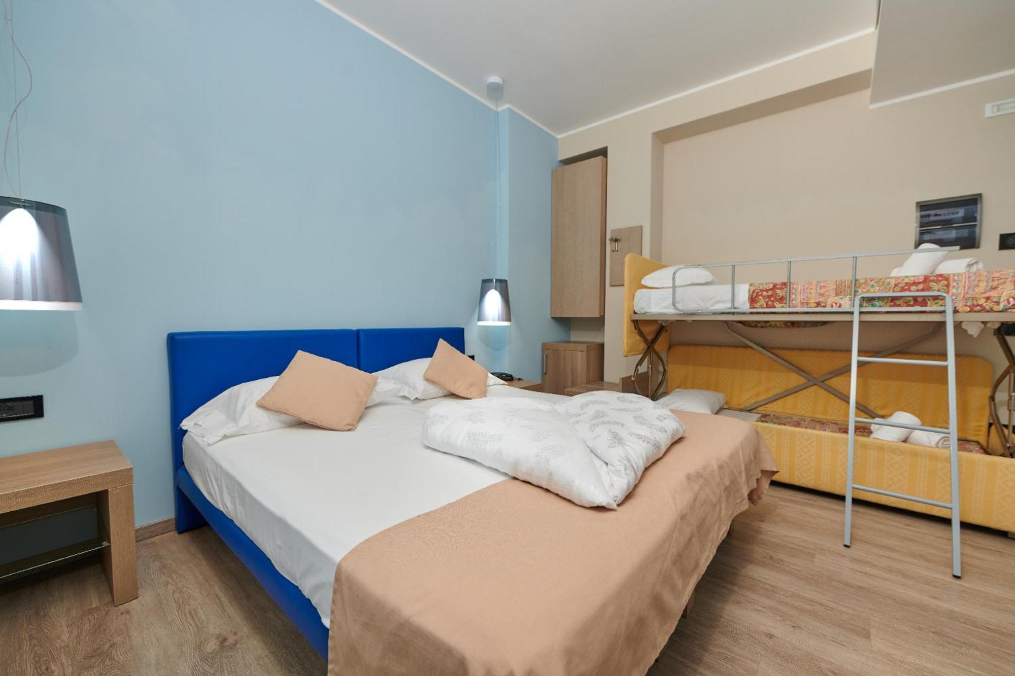 Quadruple Junior Suite with Terrace photo 3