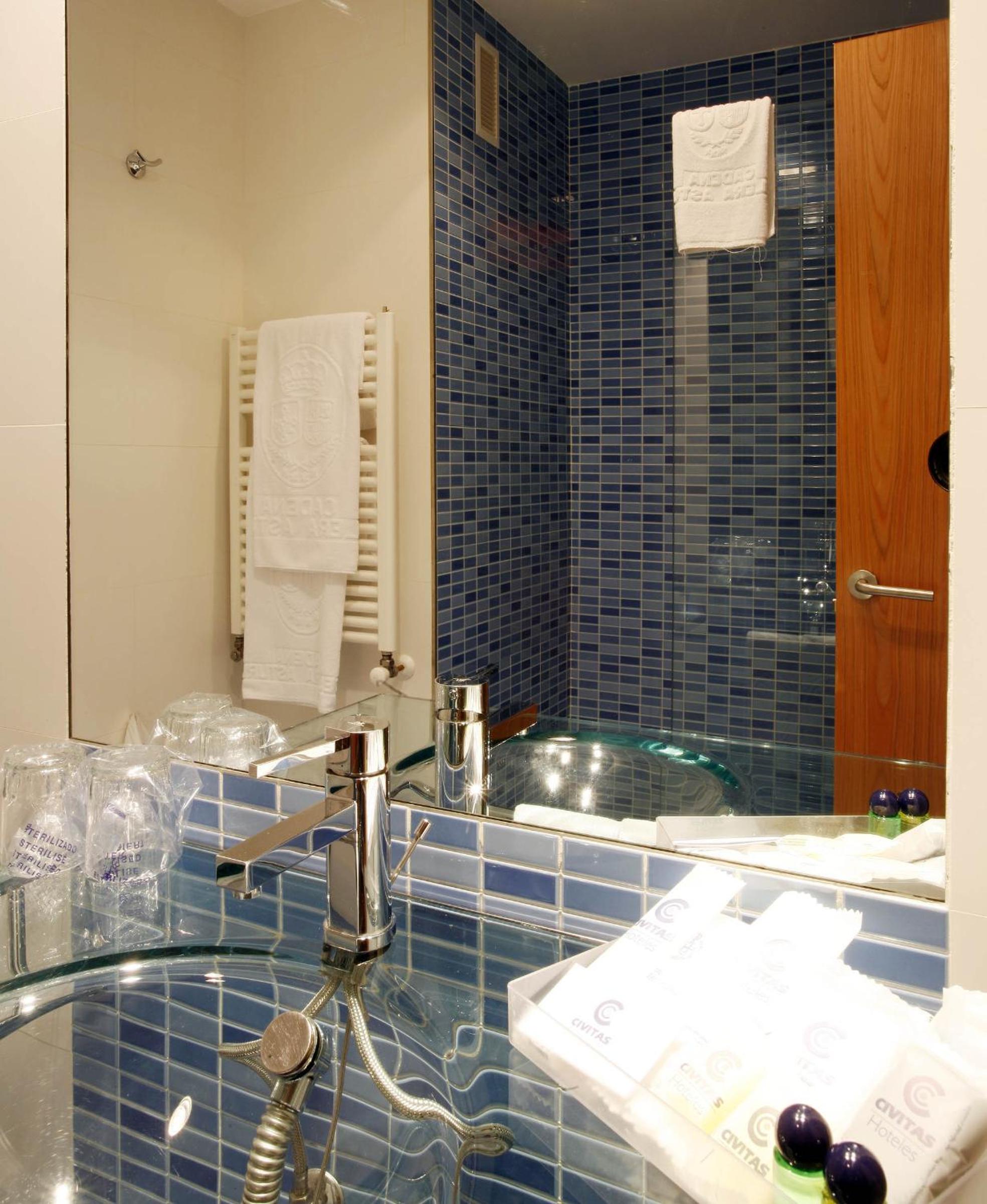 Double or Twin Room - Photo 2