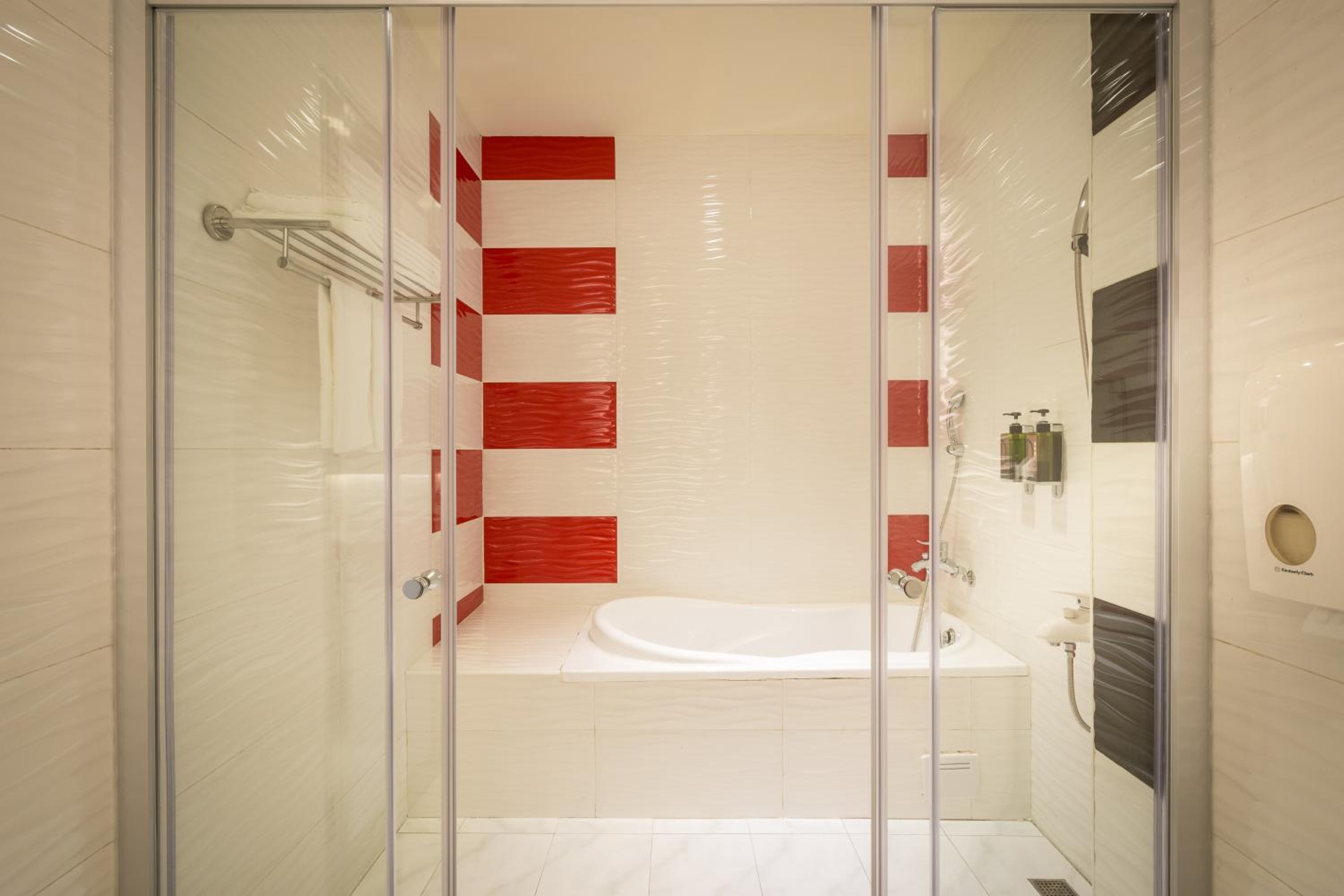 Deluxe Double Room with Balcony photo 2